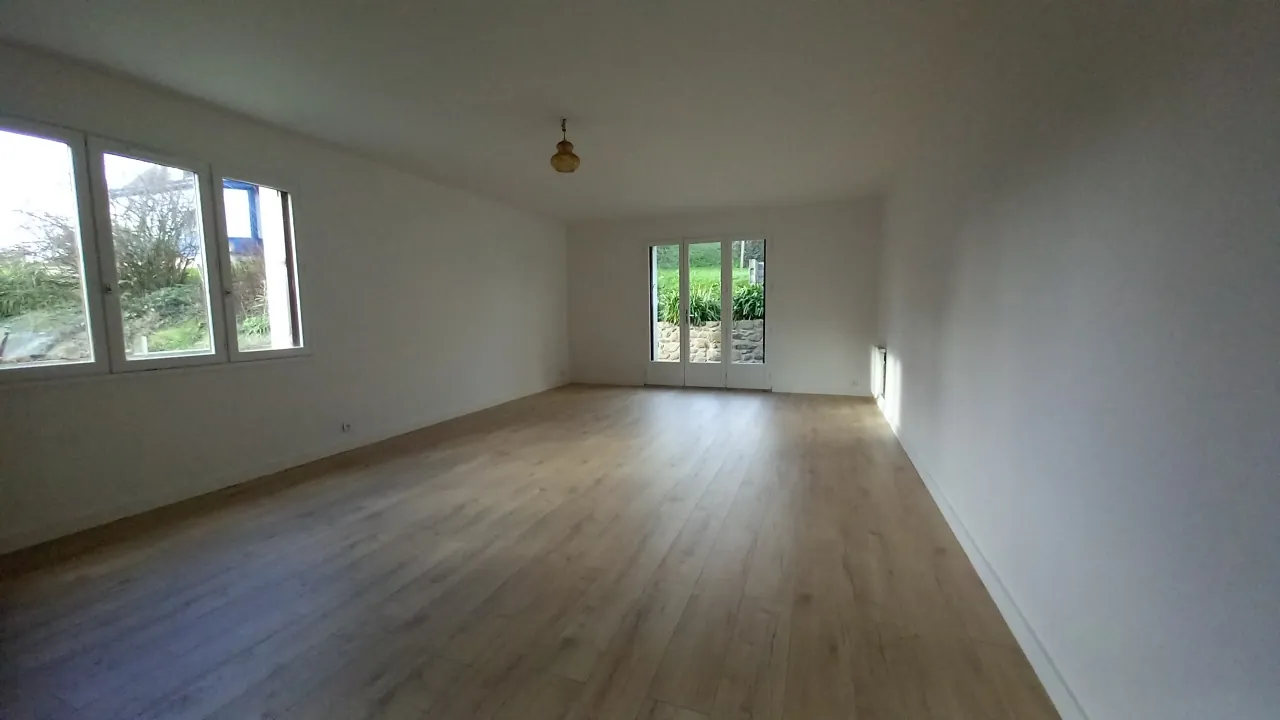 Maison à vendre à Loguivy-de-la-Mer, belle propriété rénovée avec garage et terrasse 