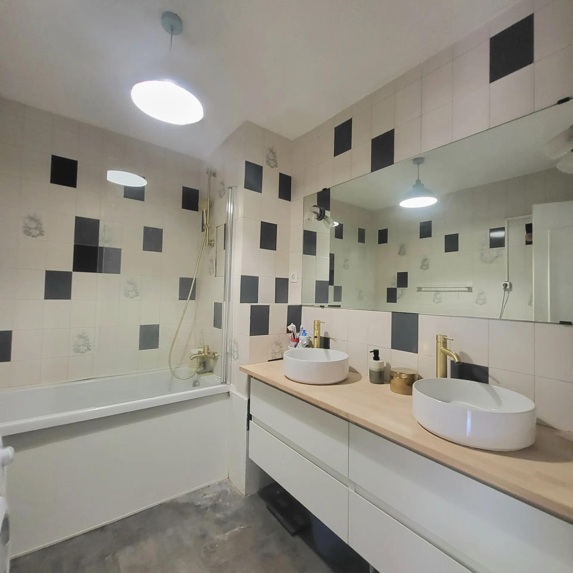 appartement familial moderne avec terrasse et parking à Épinay-sur-Seine 