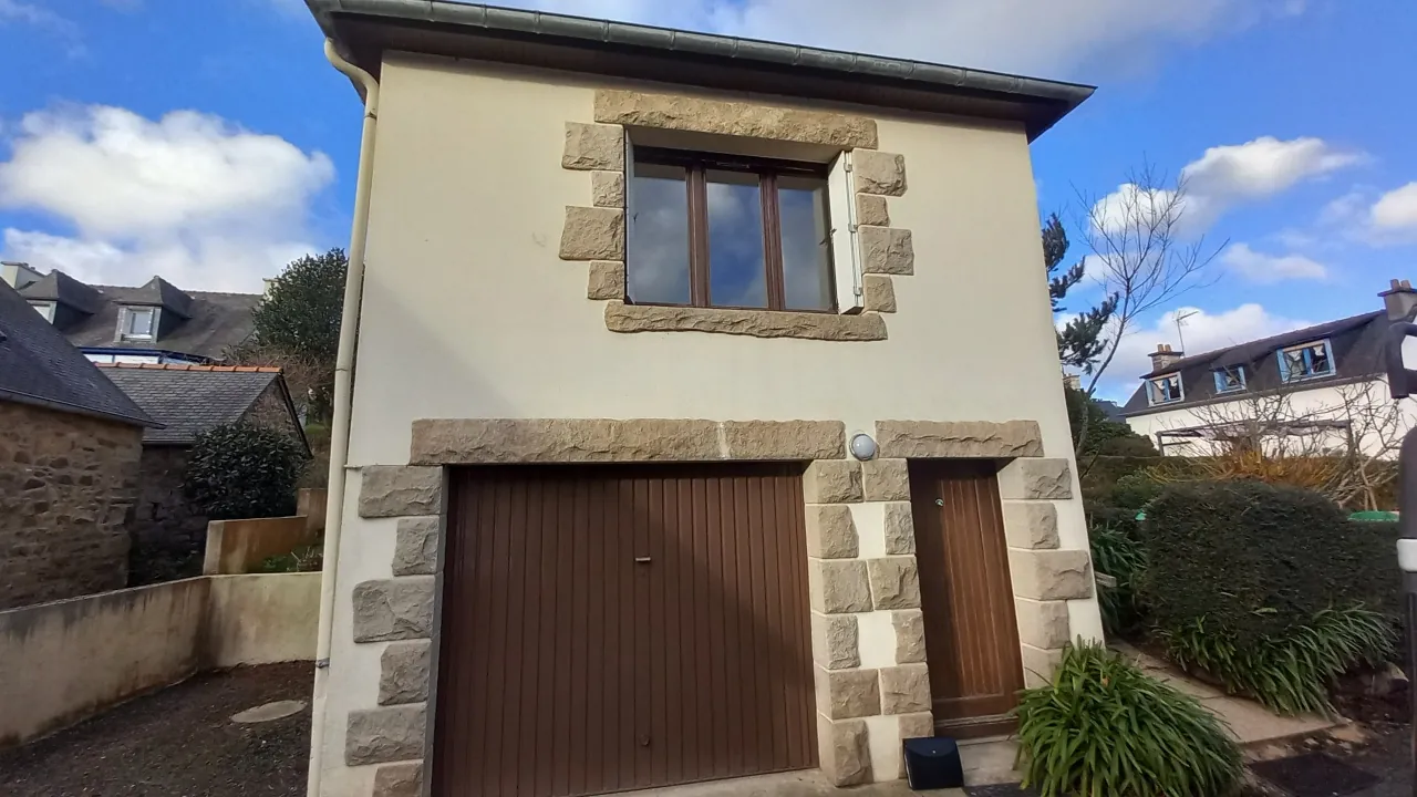 Maison à vendre à Loguivy-de-la-Mer, belle propriété rénovée avec garage et terrasse 