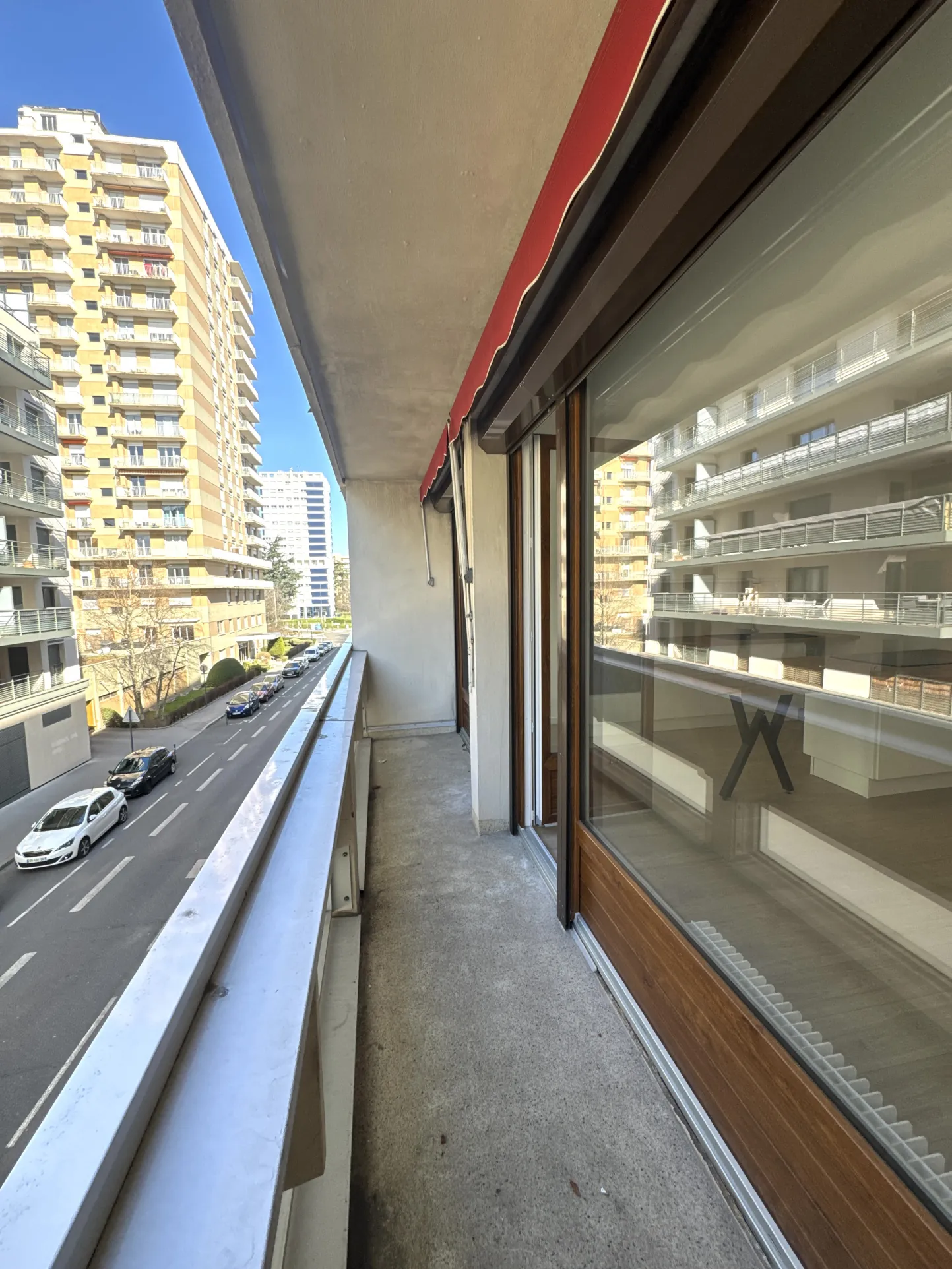 À vendre appartement T3 rénové avec balcon, cave et garage à Saint-Étienne - Cité du Design 