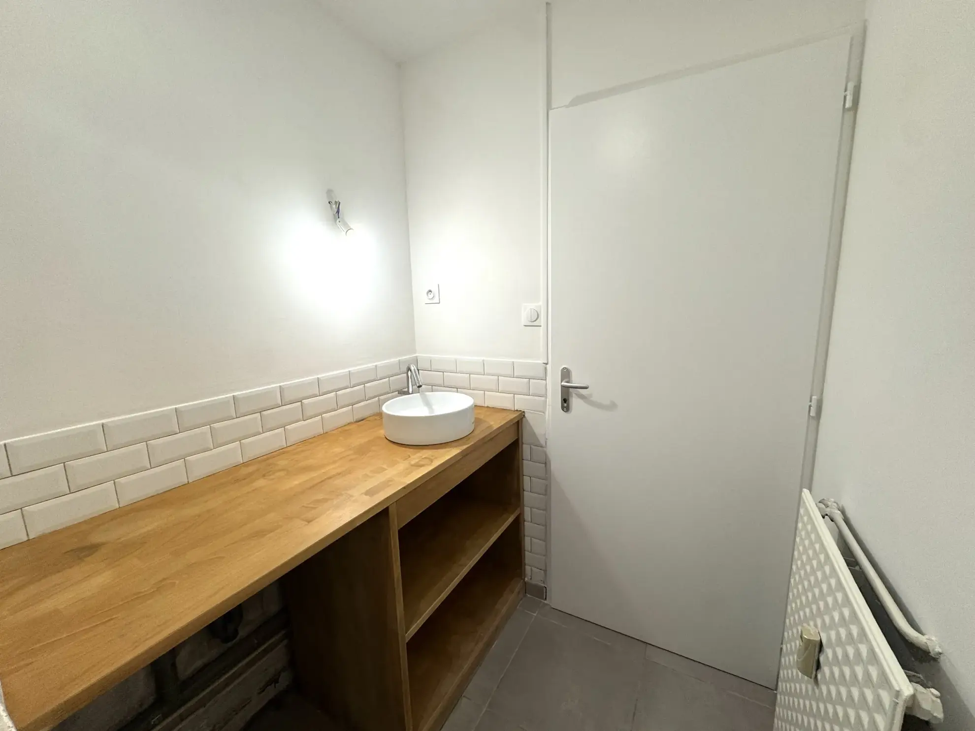 À vendre appartement T3 rénové avec balcon, cave et garage à Saint-Étienne - Cité du Design 