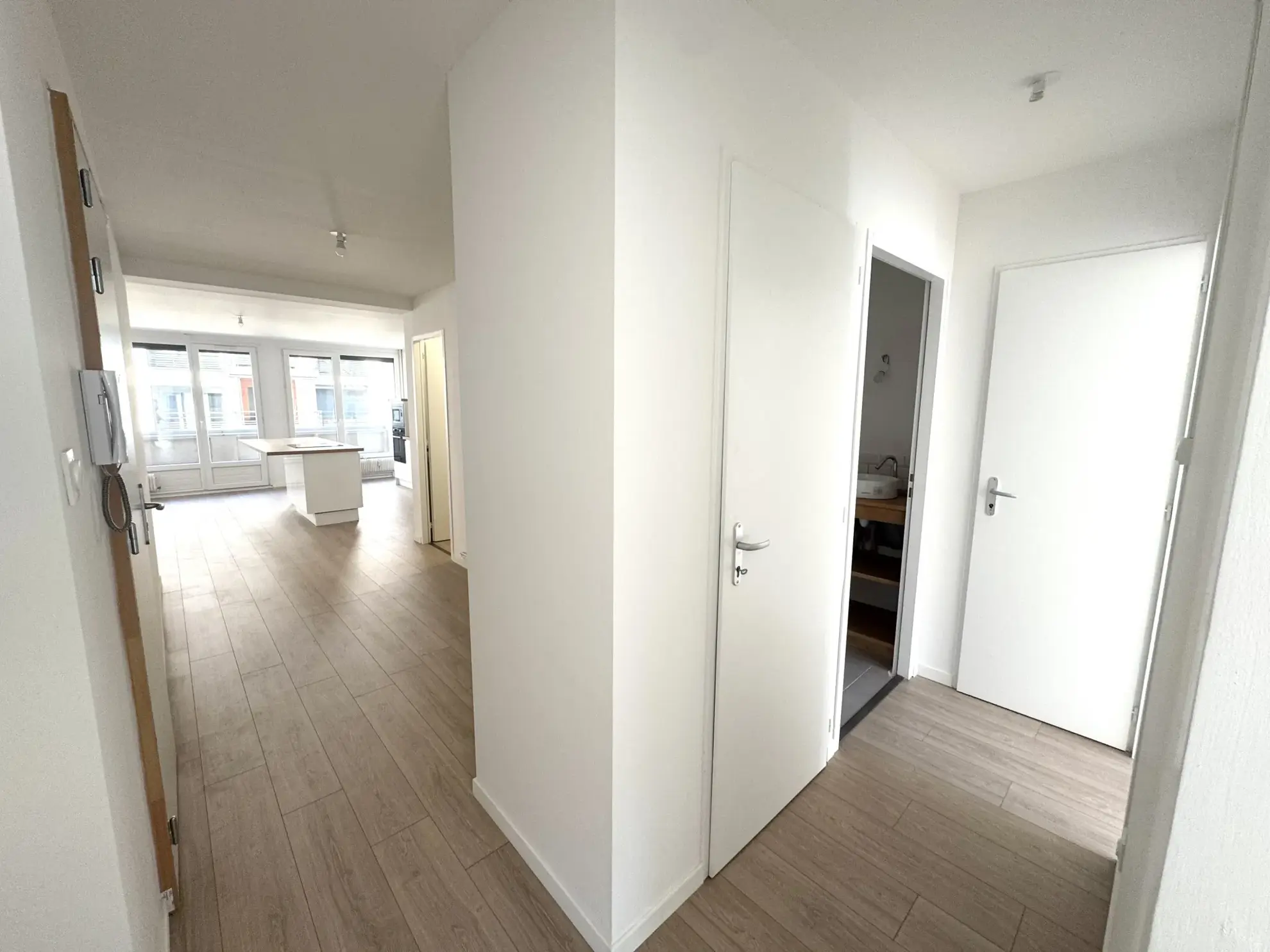À vendre appartement T3 rénové avec balcon, cave et garage à Saint-Étienne - Cité du Design 