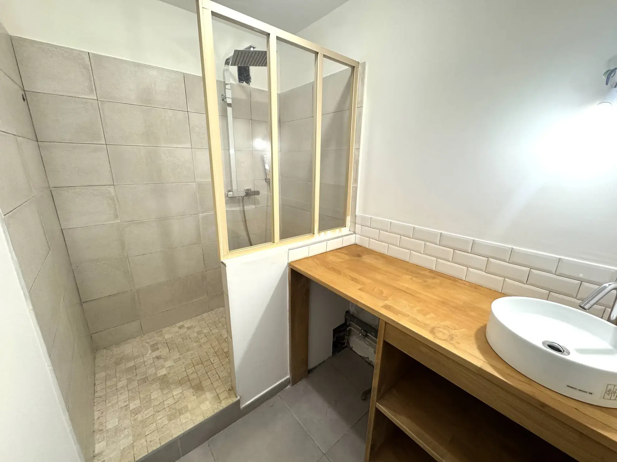 À vendre appartement T3 rénové avec balcon, cave et garage à Saint-Étienne - Cité du Design 