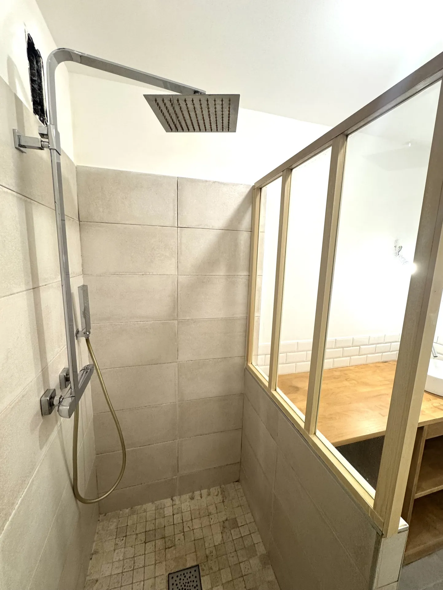 À vendre appartement T3 rénové avec balcon, cave et garage à Saint-Étienne - Cité du Design 