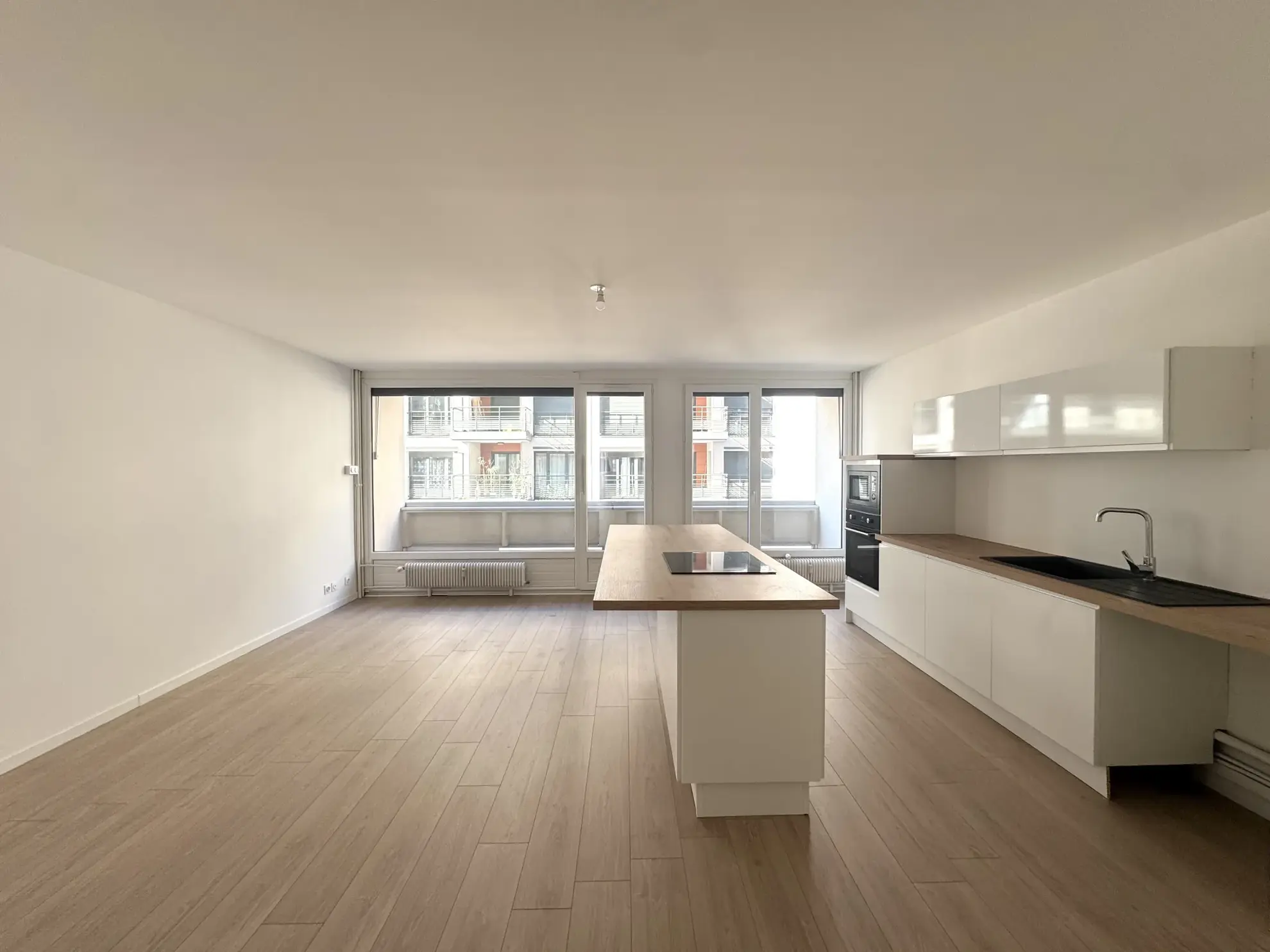 À vendre appartement T3 rénové avec balcon, cave et garage à Saint-Étienne - Cité du Design 