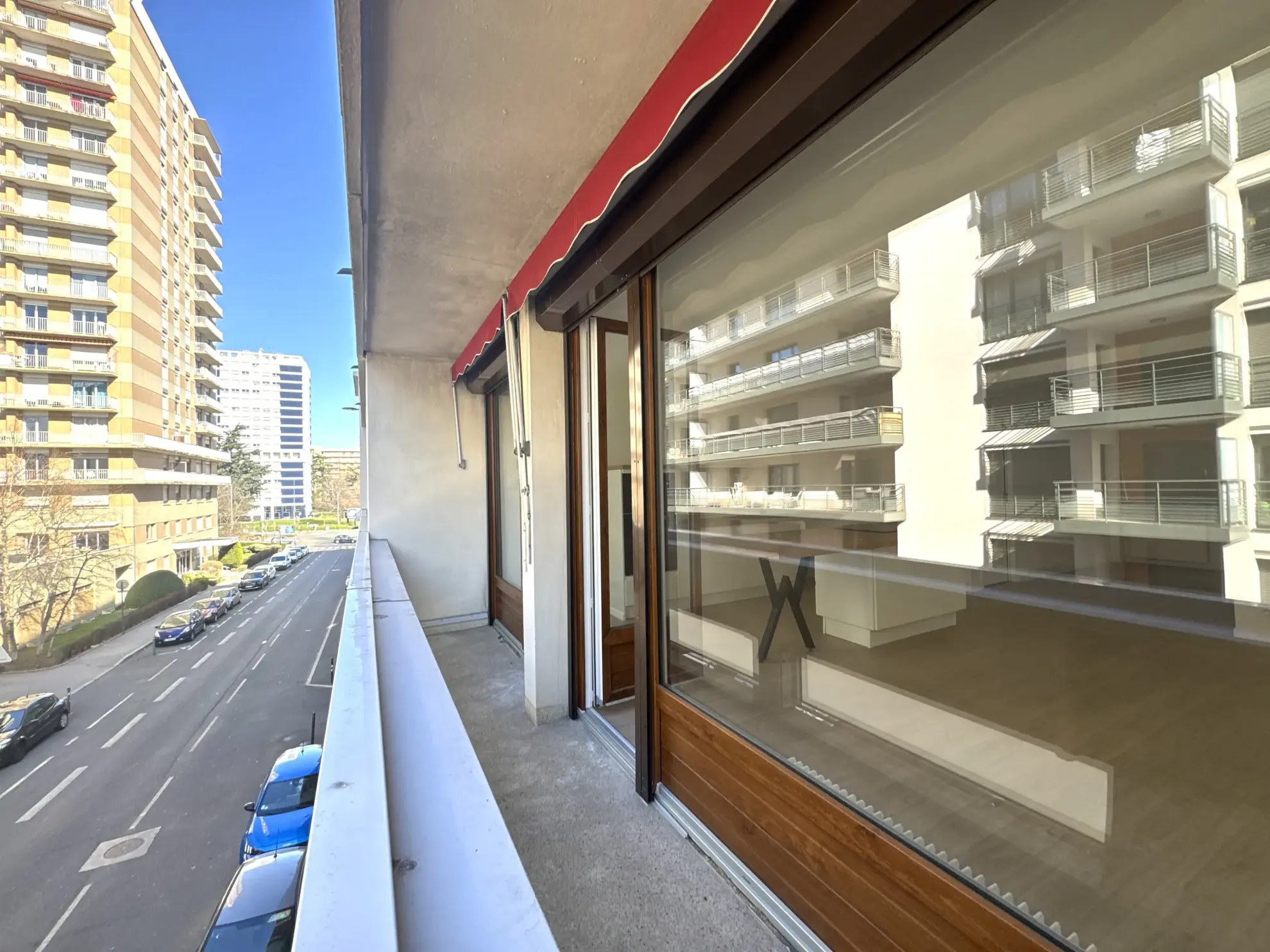 À vendre appartement T3 rénové avec balcon, cave et garage à Saint-Étienne - Cité du Design 