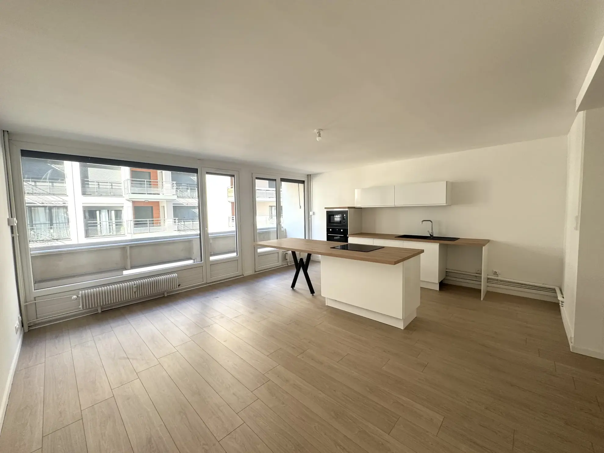 À vendre appartement T3 rénové avec balcon, cave et garage à Saint-Étienne - Cité du Design 