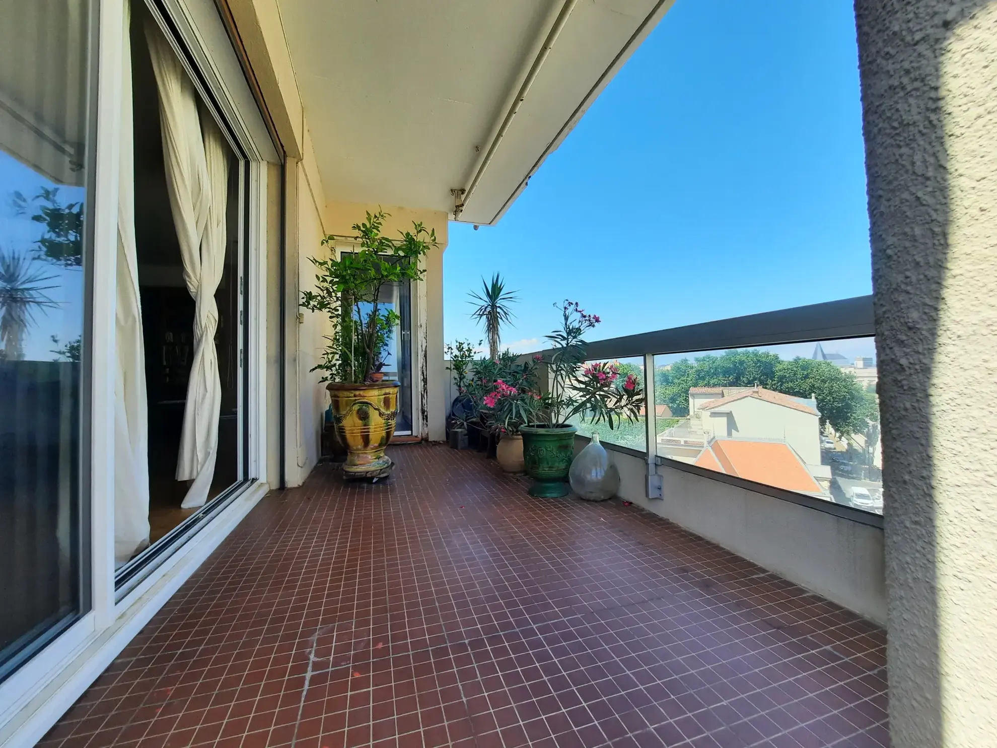 Appartement 3 pièces à vendre à Nîmes avec terrasse et cave - Centre-ville 