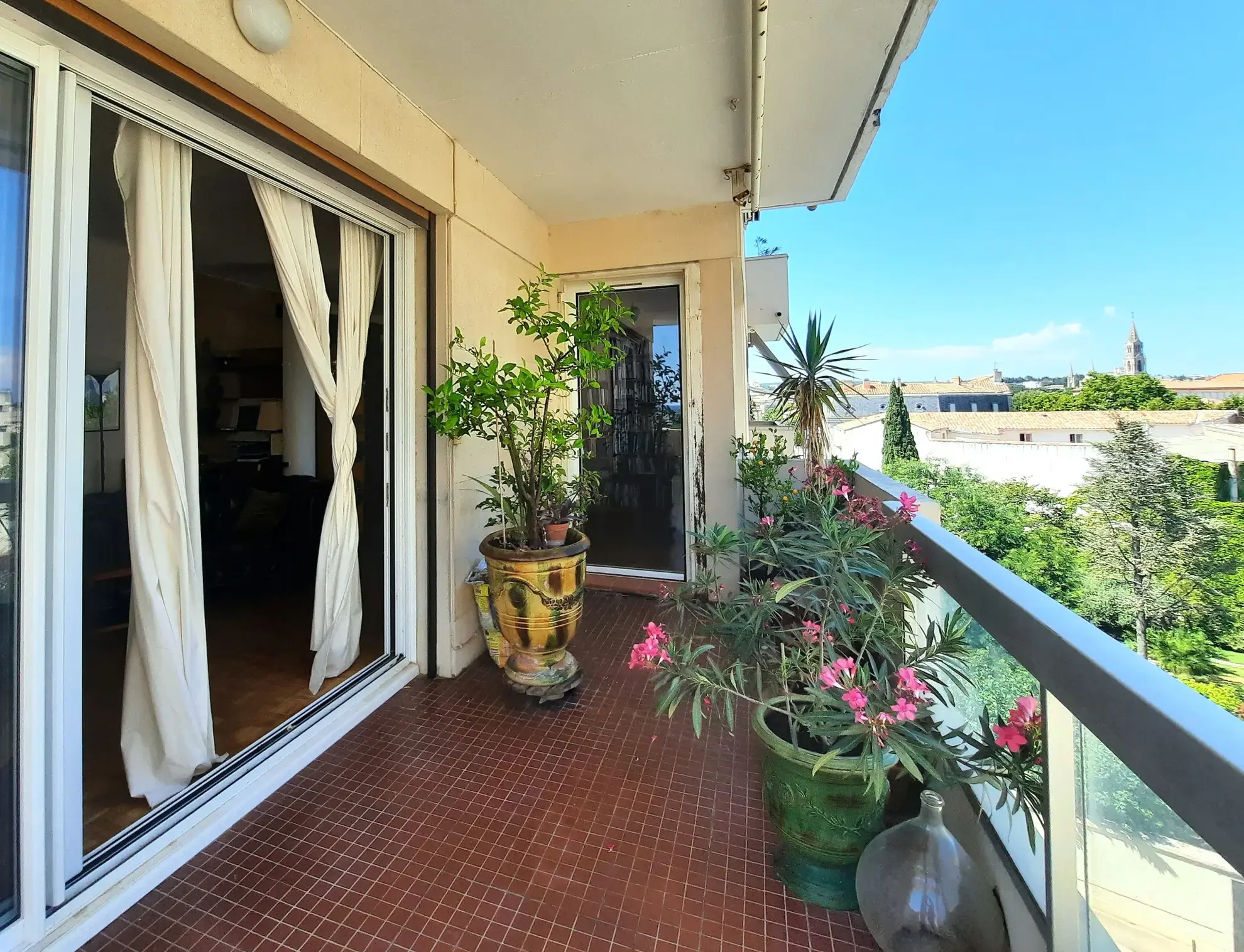 Appartement 3 pièces à vendre à Nîmes avec terrasse et cave - Centre-ville