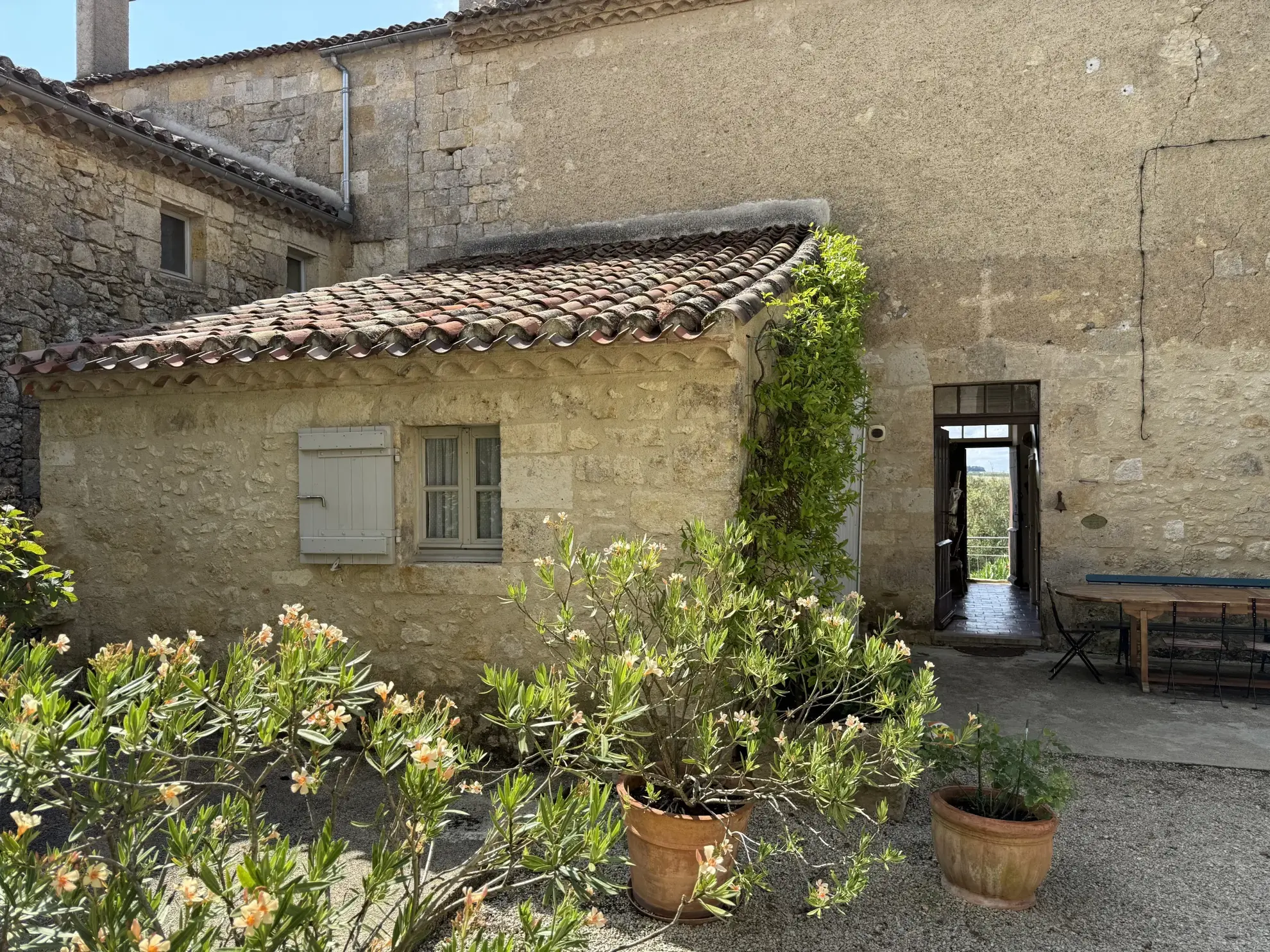Charmante maison de village avec piscine et jardin exposé sud, proche de Condom 