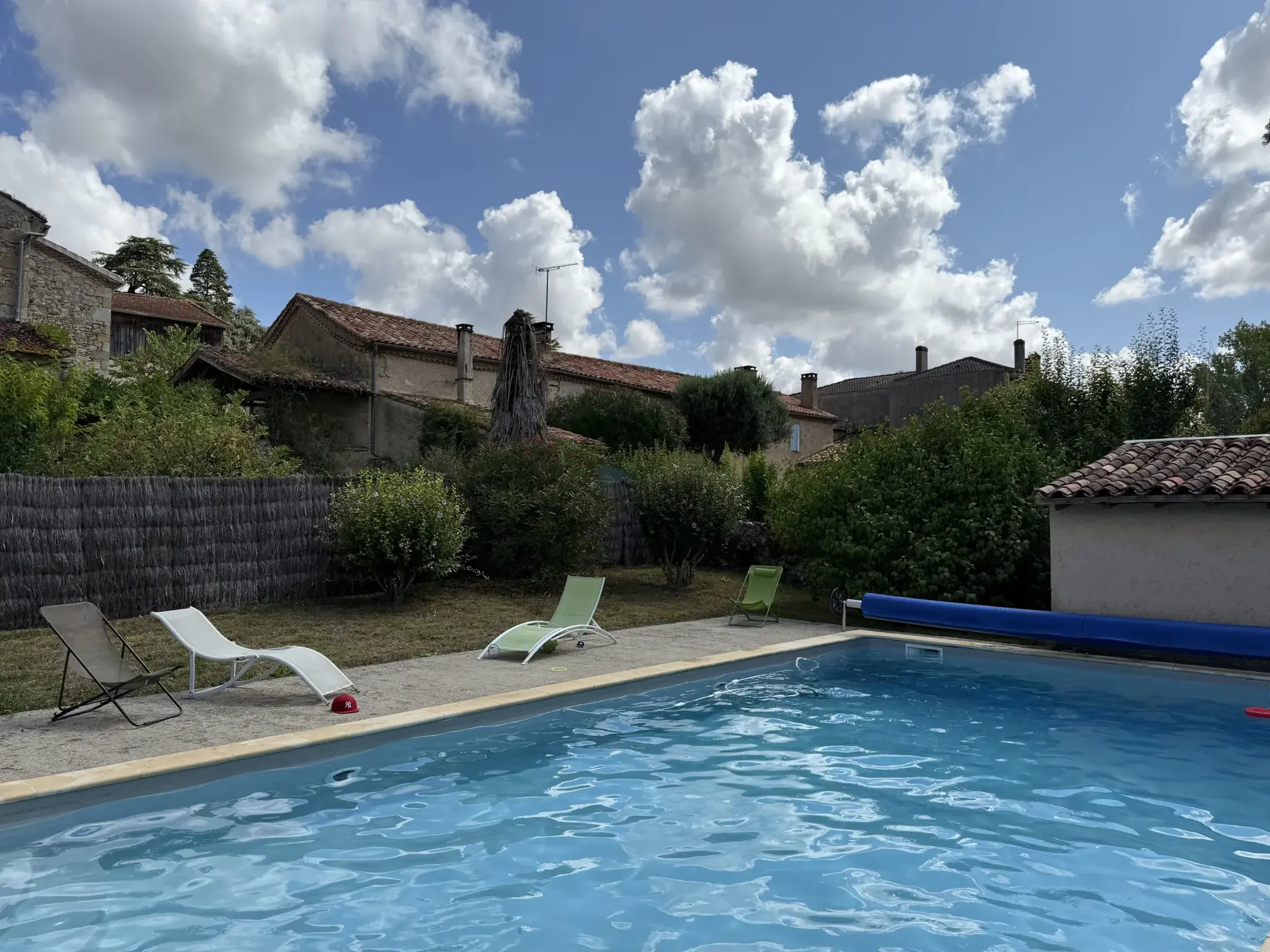 Charmante maison de village avec piscine et jardin exposé sud, proche de Condom 