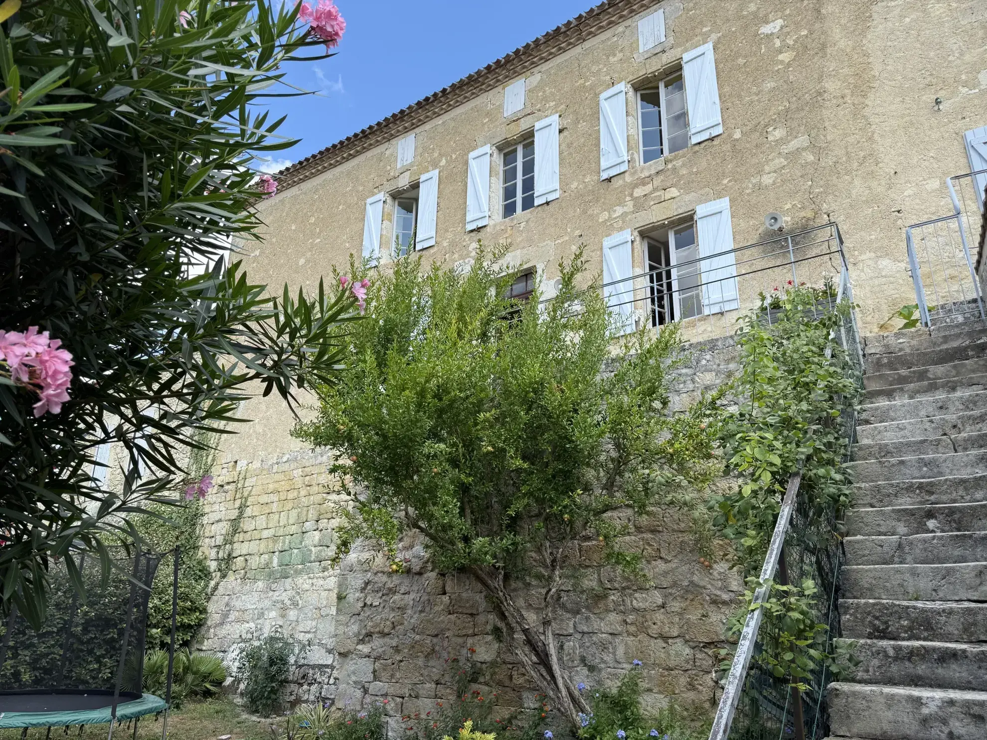 Charmante maison de village avec piscine et jardin exposé sud, proche de Condom 