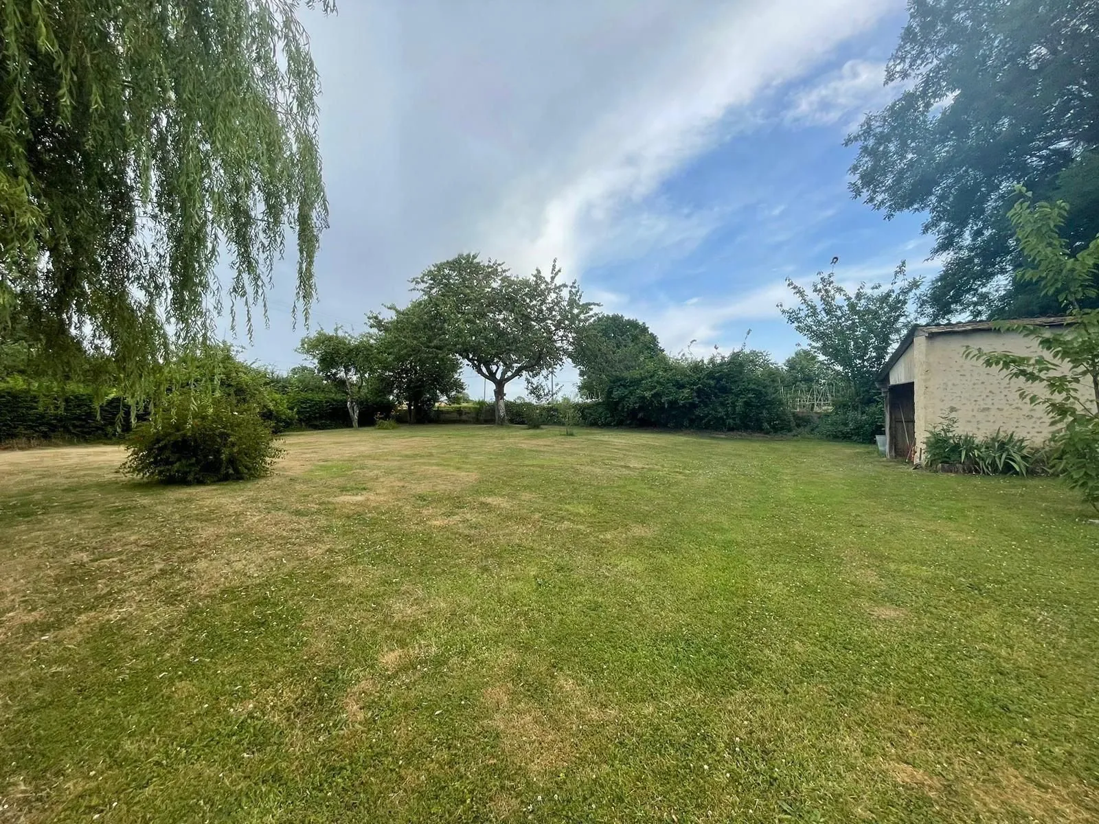 Longère de 125 m² avec grand terrain à vendre près du Mêle-sur-Sarthe 