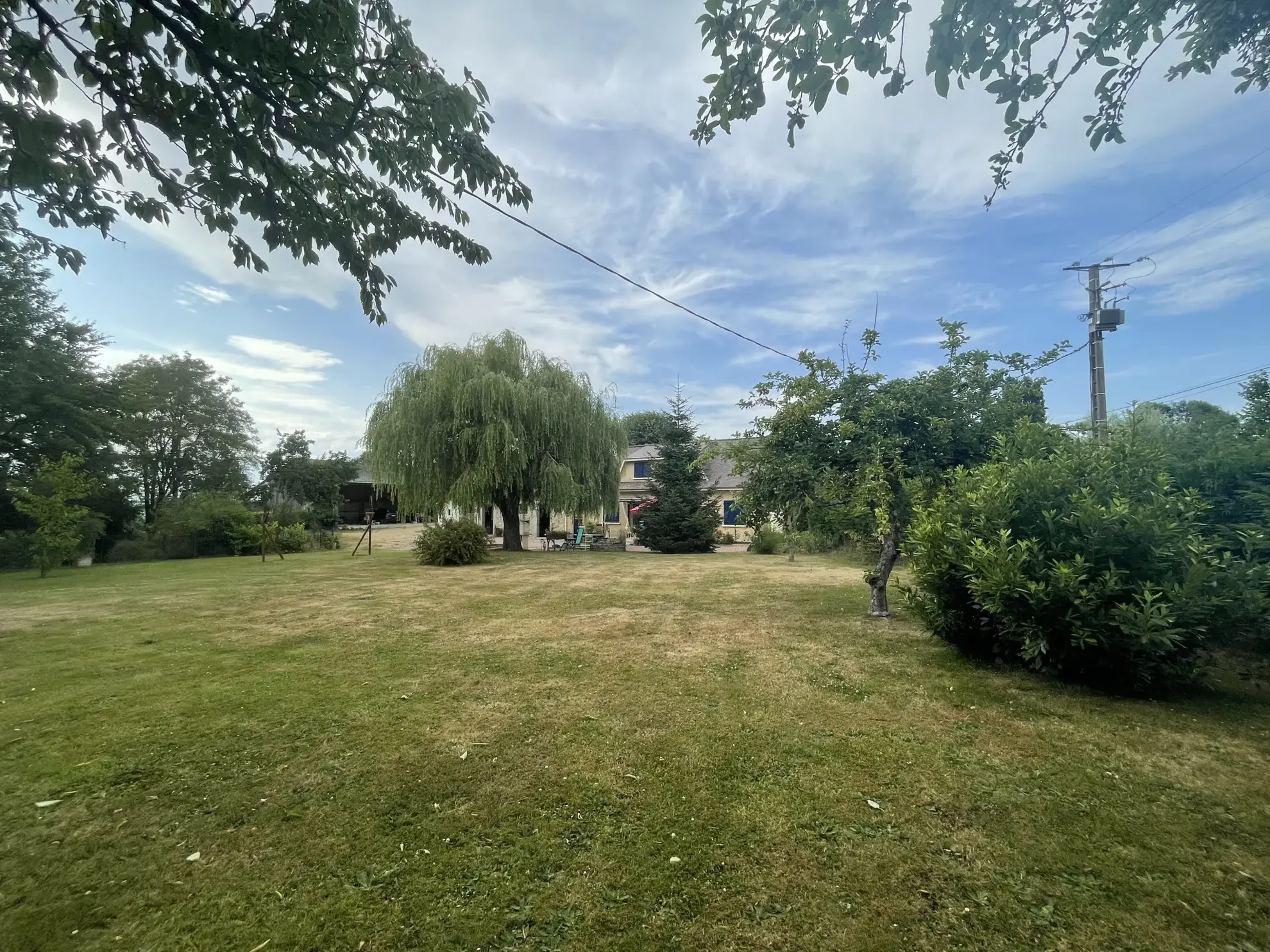 Longère de 125 m² avec grand terrain à vendre près du Mêle-sur-Sarthe 