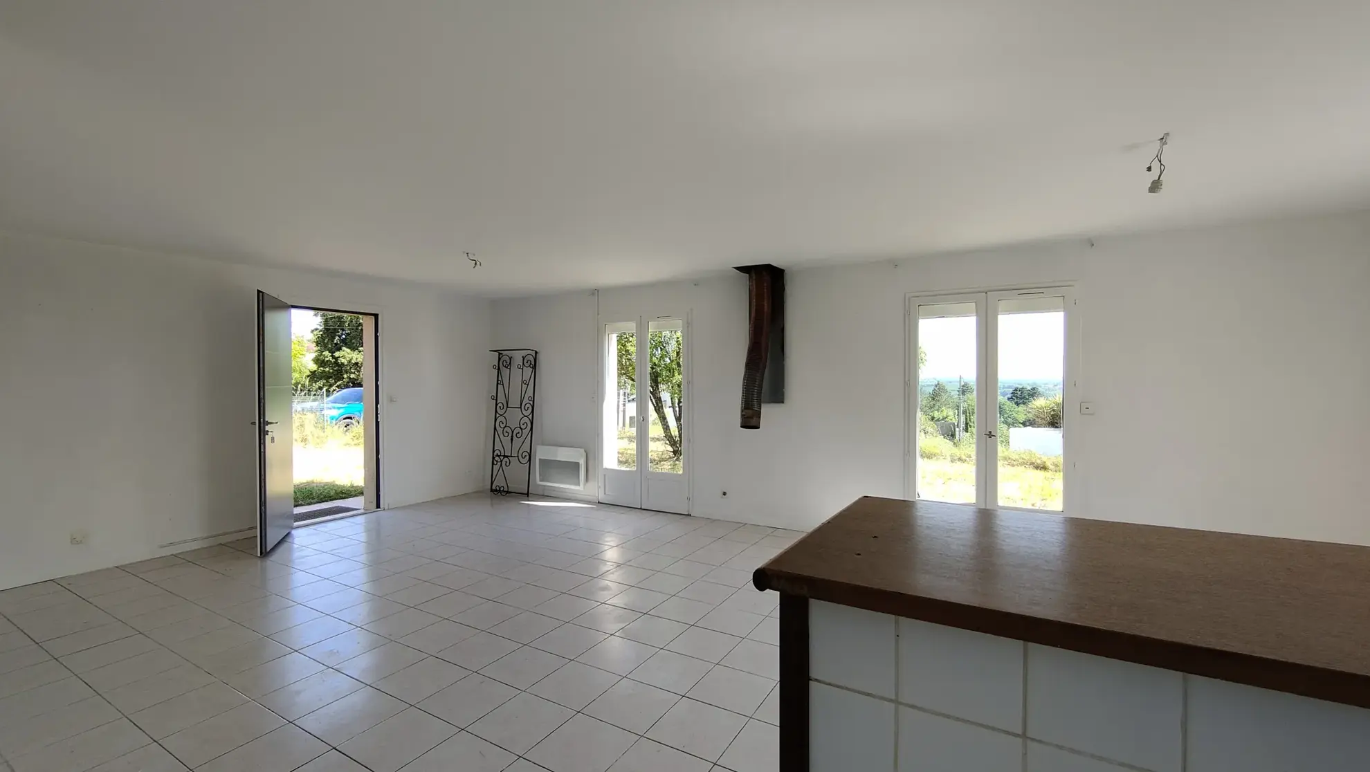 Maison de plain-pied à rénover à Caudrot avec grand terrain et garage 