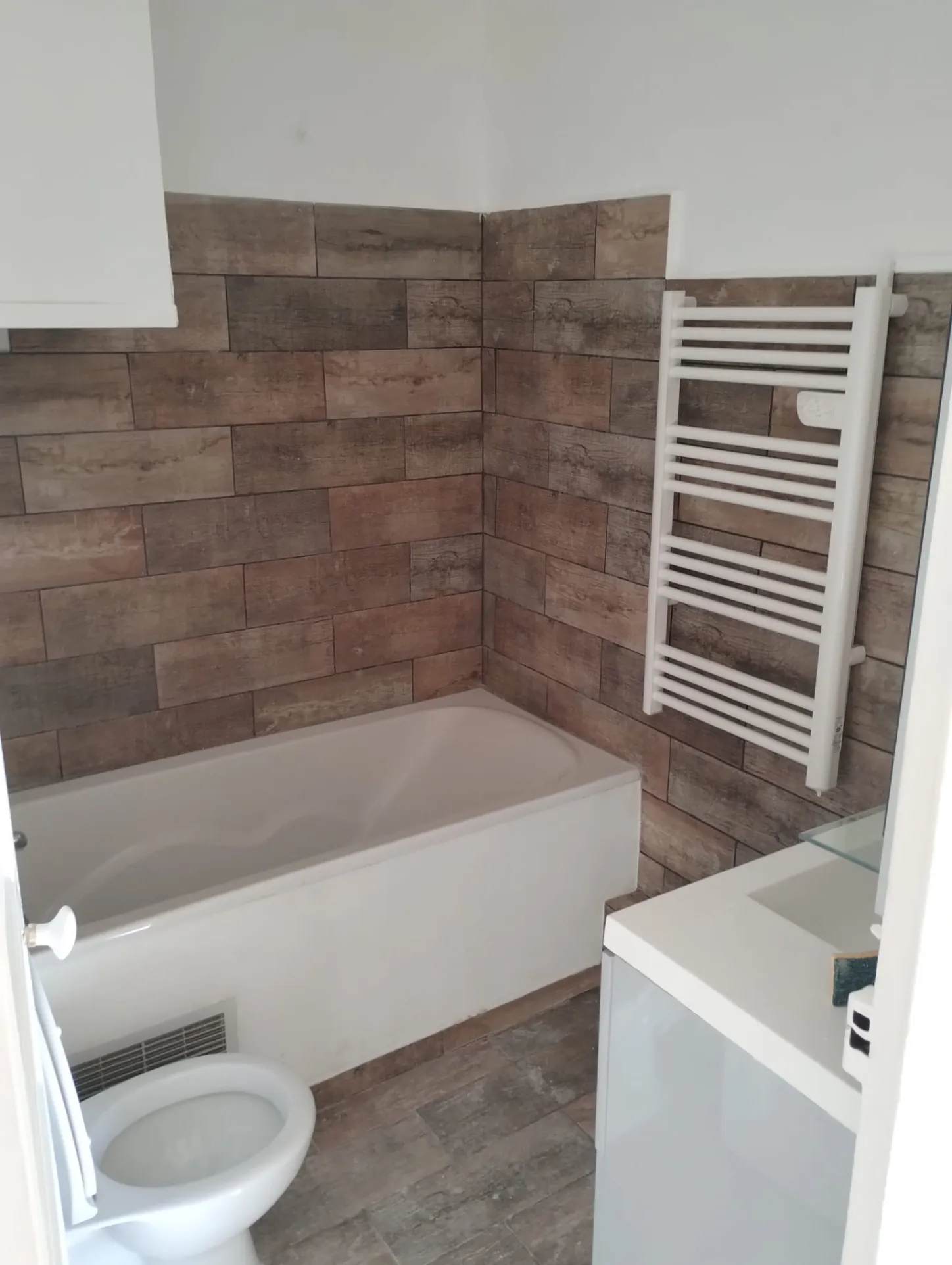 Studio rénové de 27m² à Toulon, idéal pour investissement locatif 