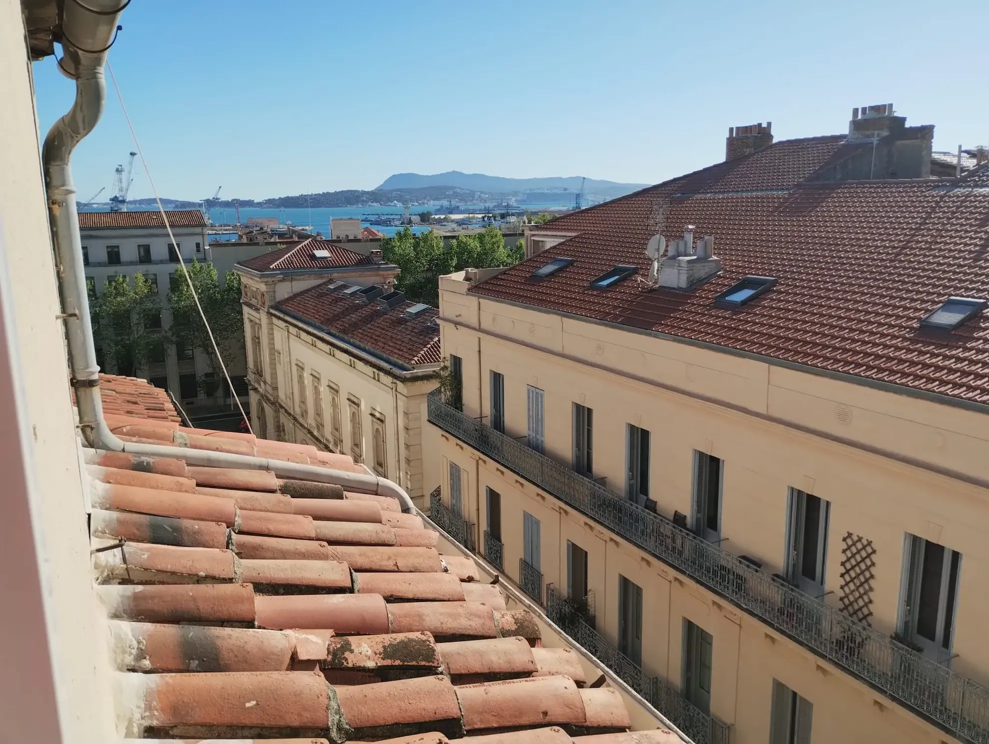 Studio rénové de 27m² à Toulon, idéal pour investissement locatif
