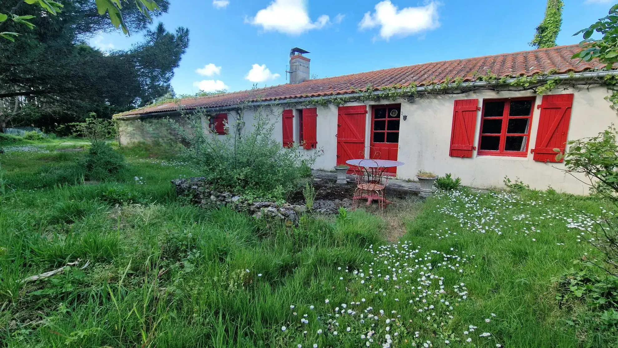 Charmante maison en pierre de 107 m² avec piscine, spa et vue panoramique à Challans
