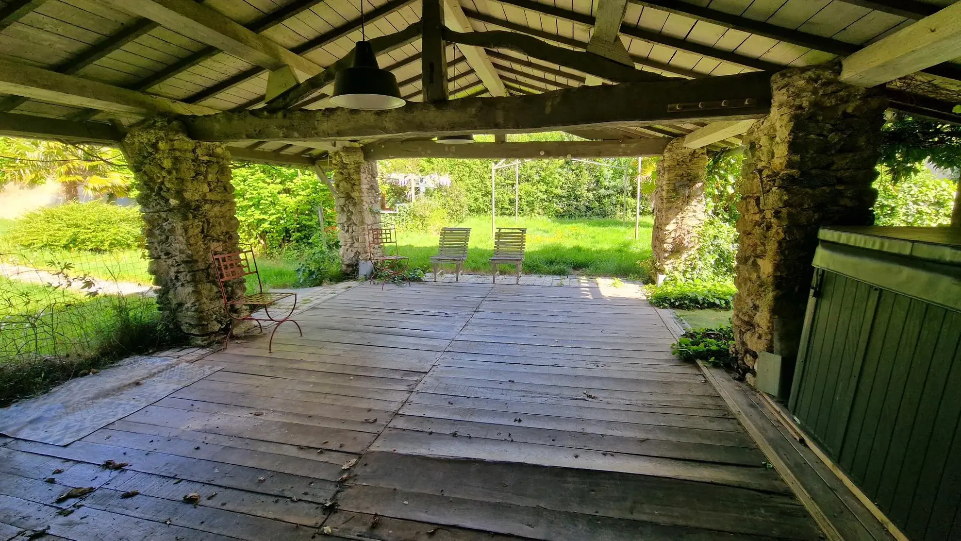 Charmante maison en pierre de 107 m² avec piscine, spa et vue panoramique à Challans 