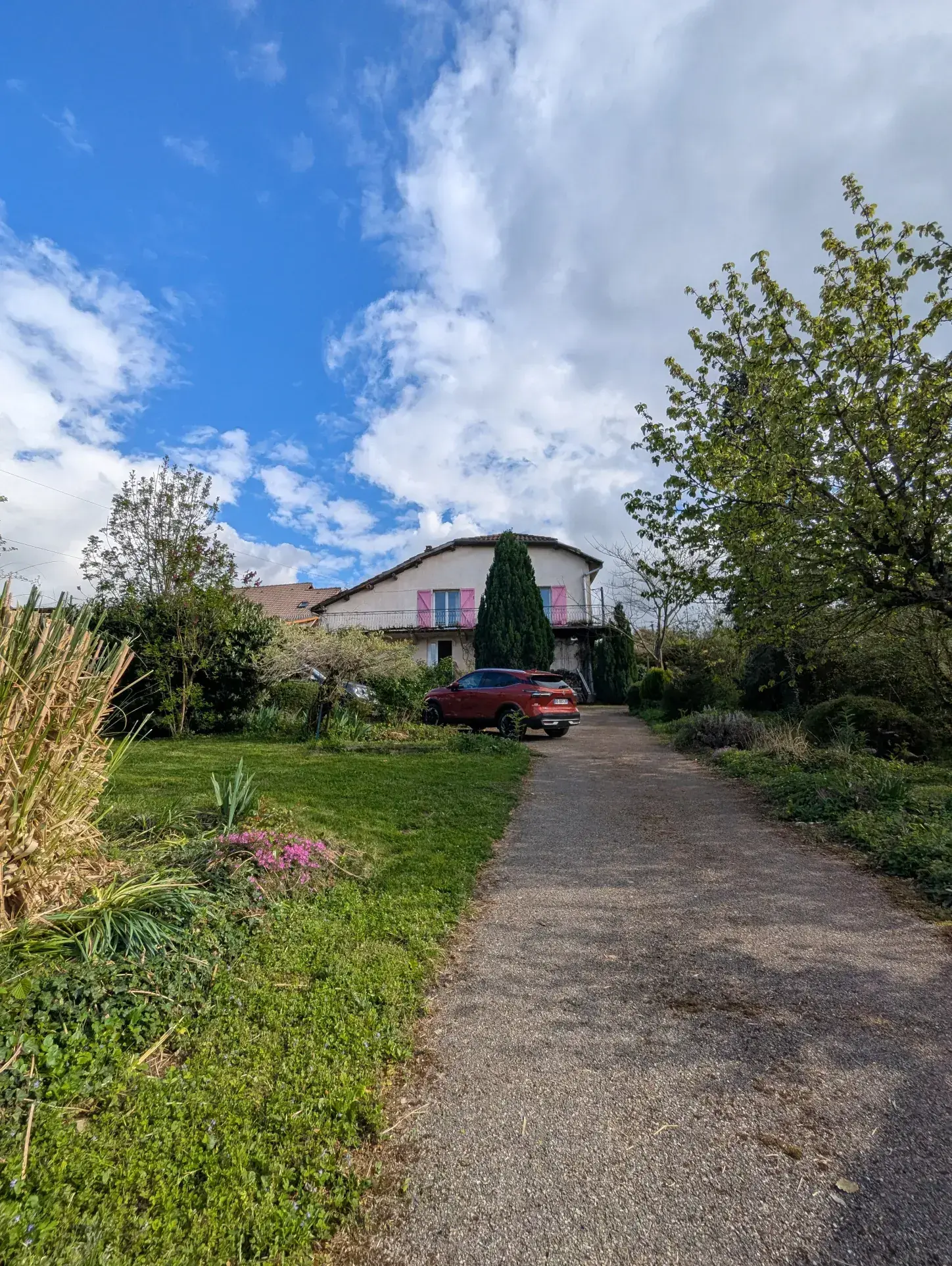 Maison de village de 178 m² avec jardin à Saint-Sulpice-des-Rivoires - Tranquillité garantie 