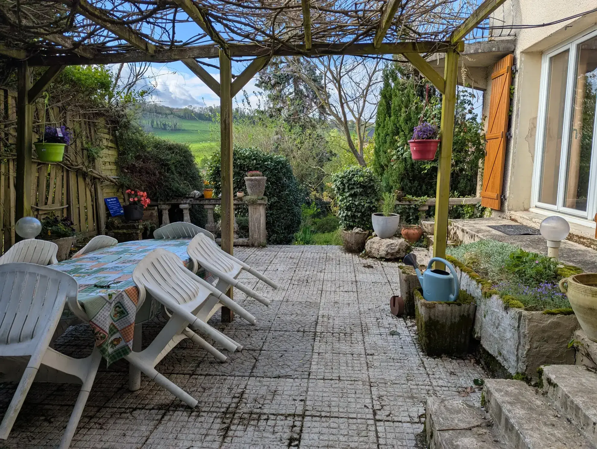 Maison de village de 178 m² avec jardin à Saint-Sulpice-des-Rivoires - Tranquillité garantie 