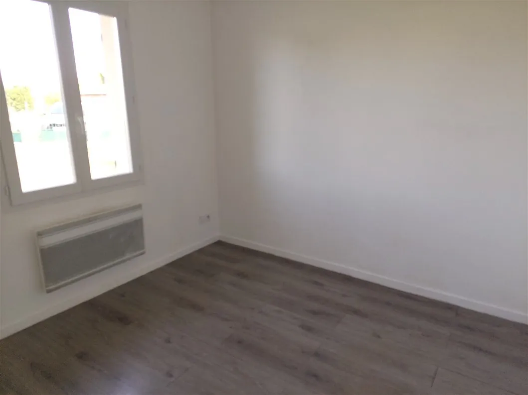 Maison contemporaine avec vue dégagée à Birac - 110 m², terrain de 2500 m² 