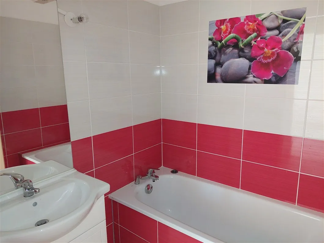 Maison contemporaine avec vue dégagée à Birac - 110 m², terrain de 2500 m² 