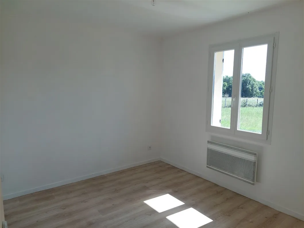 Maison contemporaine avec vue dégagée à Birac - 110 m², terrain de 2500 m² 