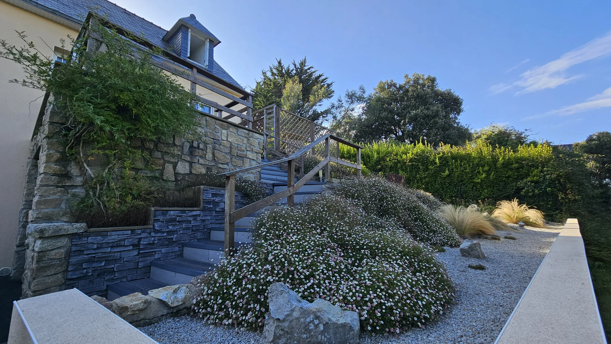 Charmante maison de 2005 à Camaret-sur-Mer avec sous-sol et terrasse 