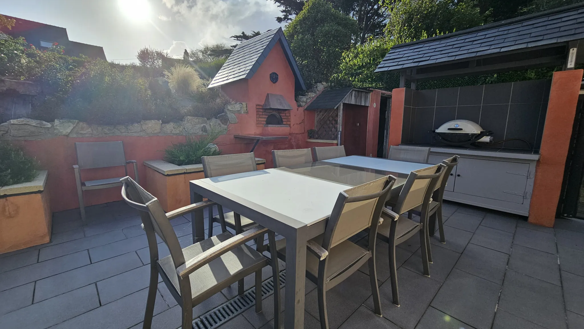 Charmante maison de 2005 à Camaret-sur-Mer avec sous-sol et terrasse 
