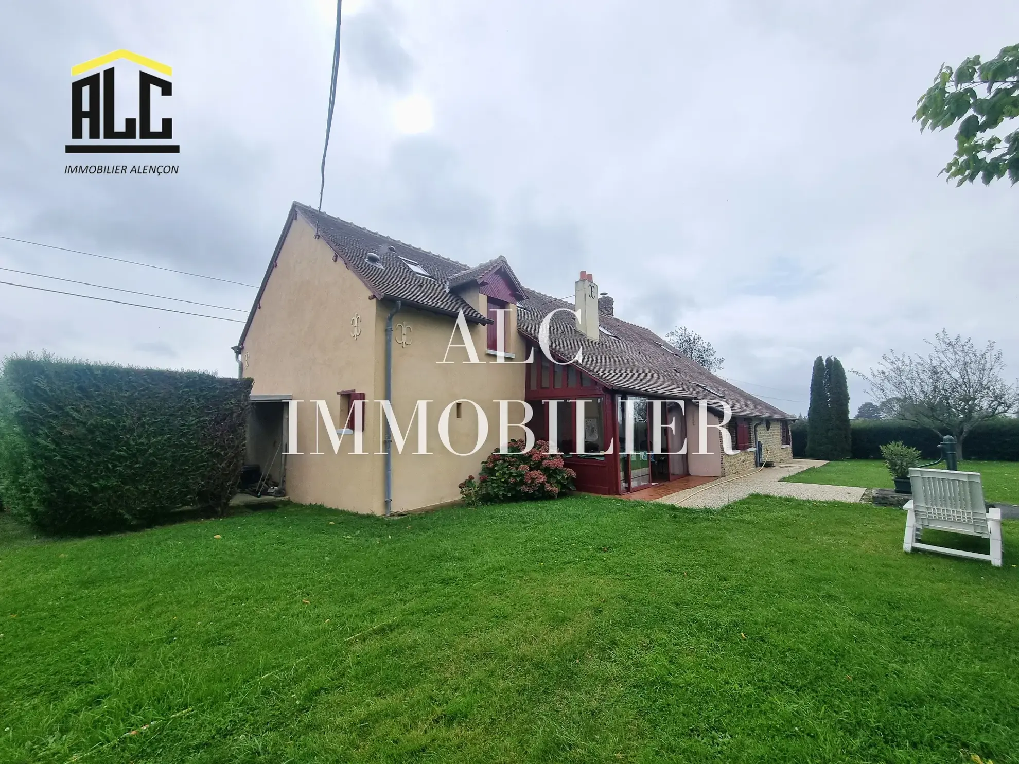 À vendre maison de 150 m² avec terrain de 1600 m² au Mêle-sur-Sarthe