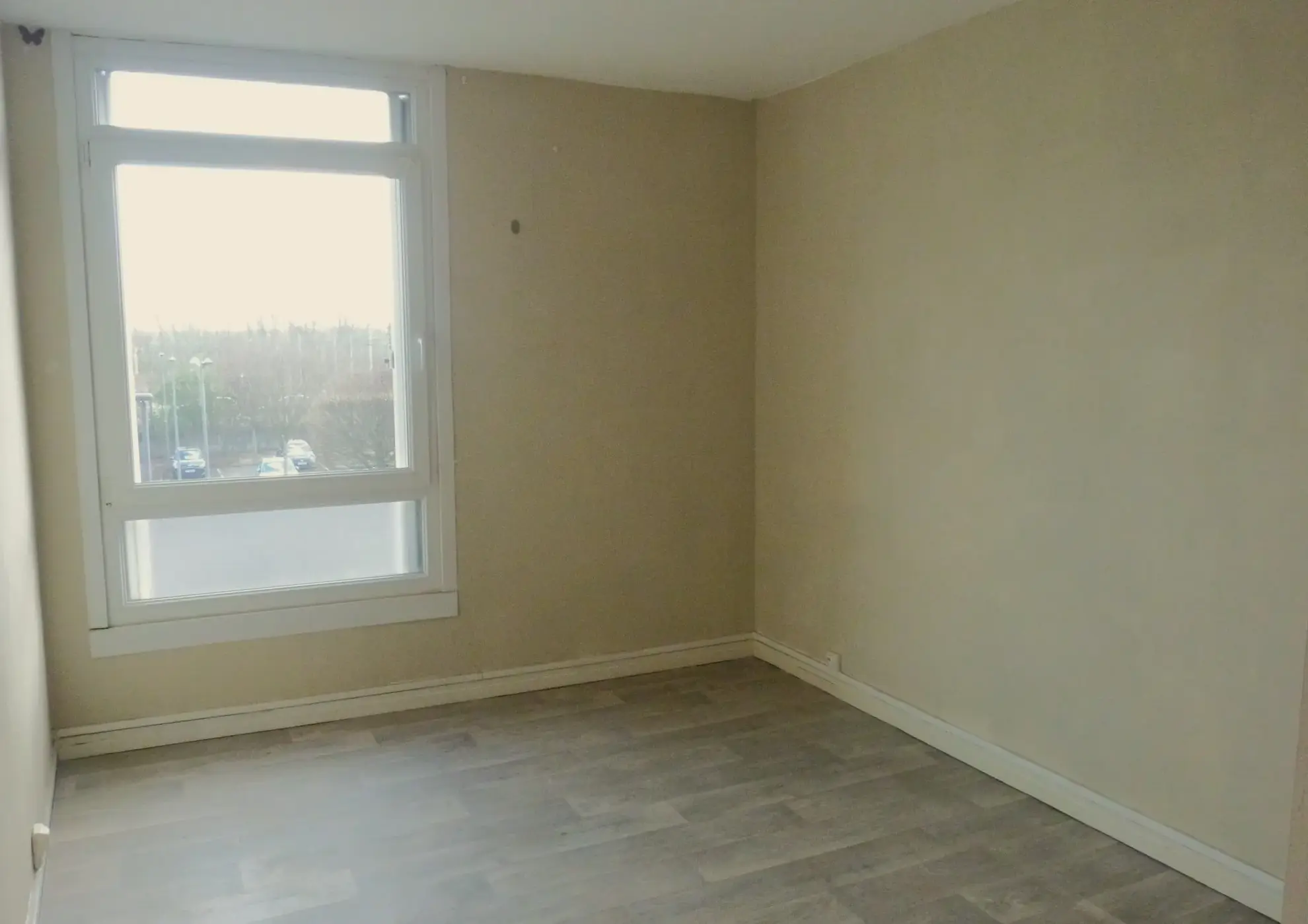 Appartement à vendre à Douai avec 3 chambres, cave et parking, proche gare et centre-ville 