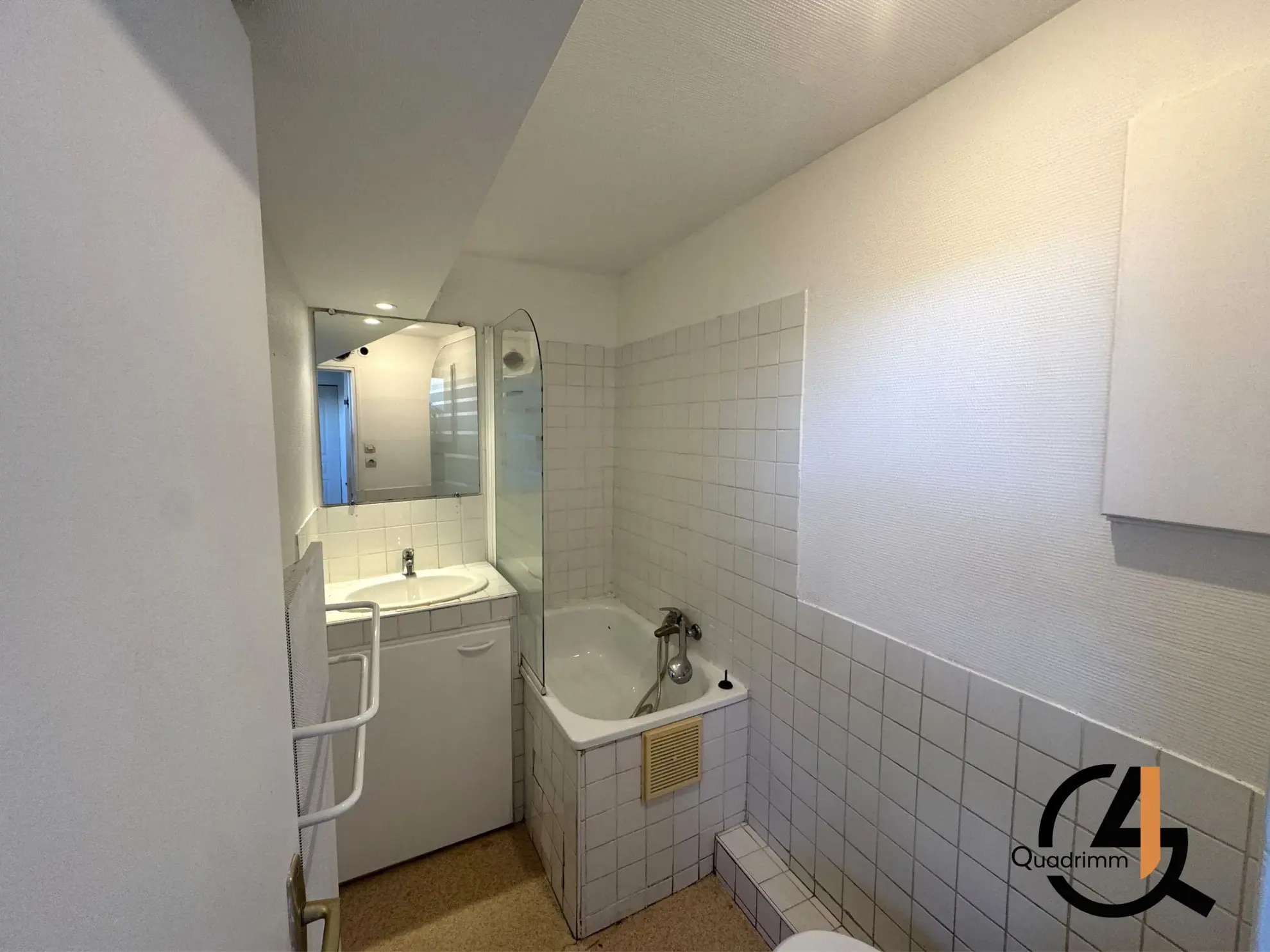 Studio à vendre à Montpellier – 19,2 m² en loi Carrez, à rénover au dernier étage 