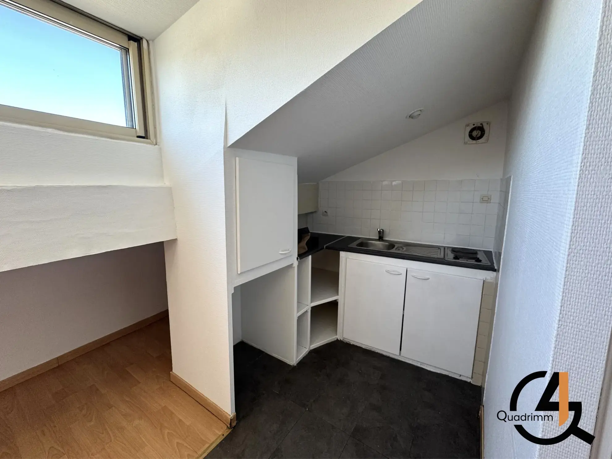 Studio à vendre à Montpellier – 19,2 m² en loi Carrez, à rénover au dernier étage 
