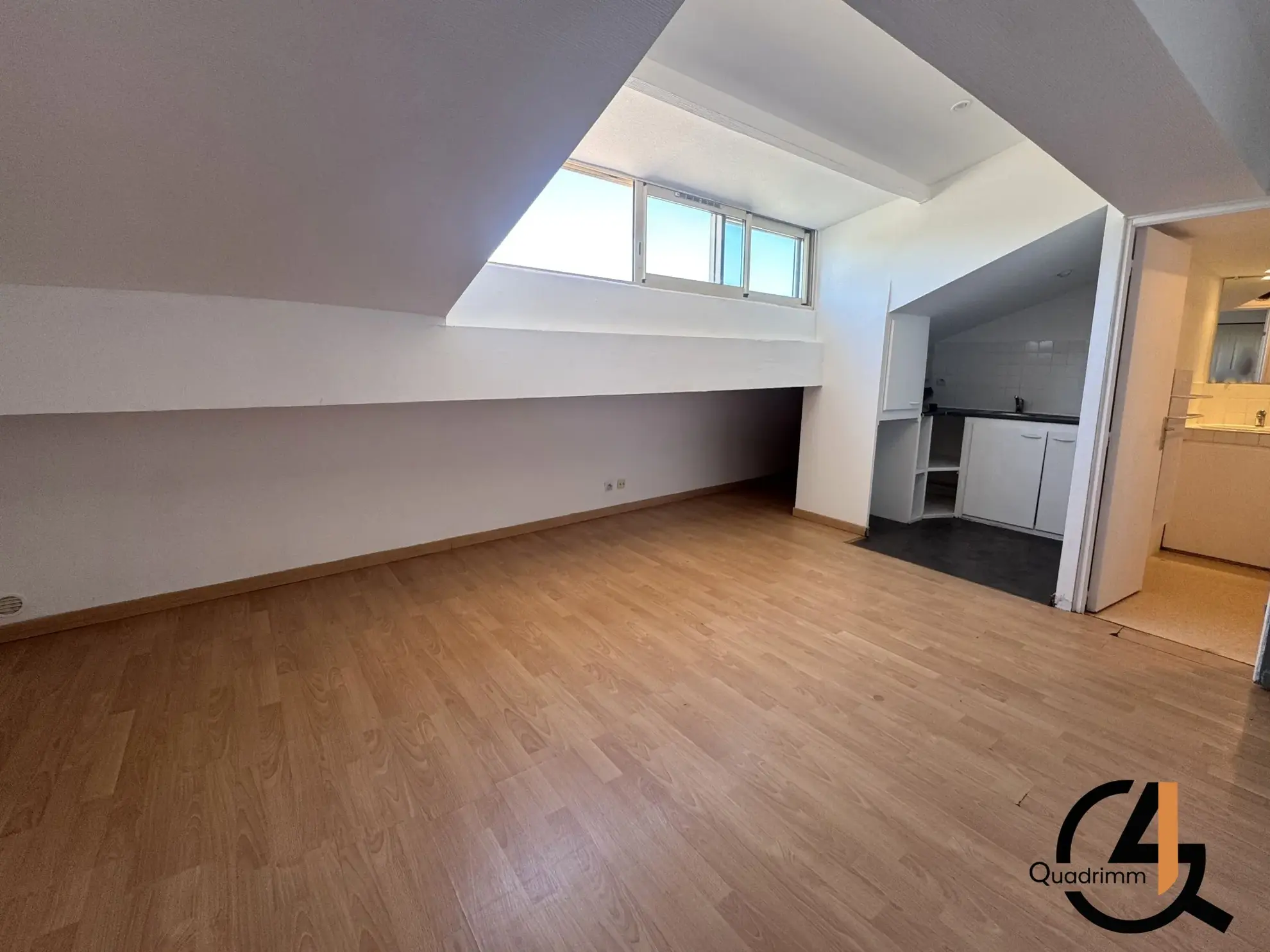 Studio à vendre à Montpellier – 19,2 m² en loi Carrez, à rénover au dernier étage 