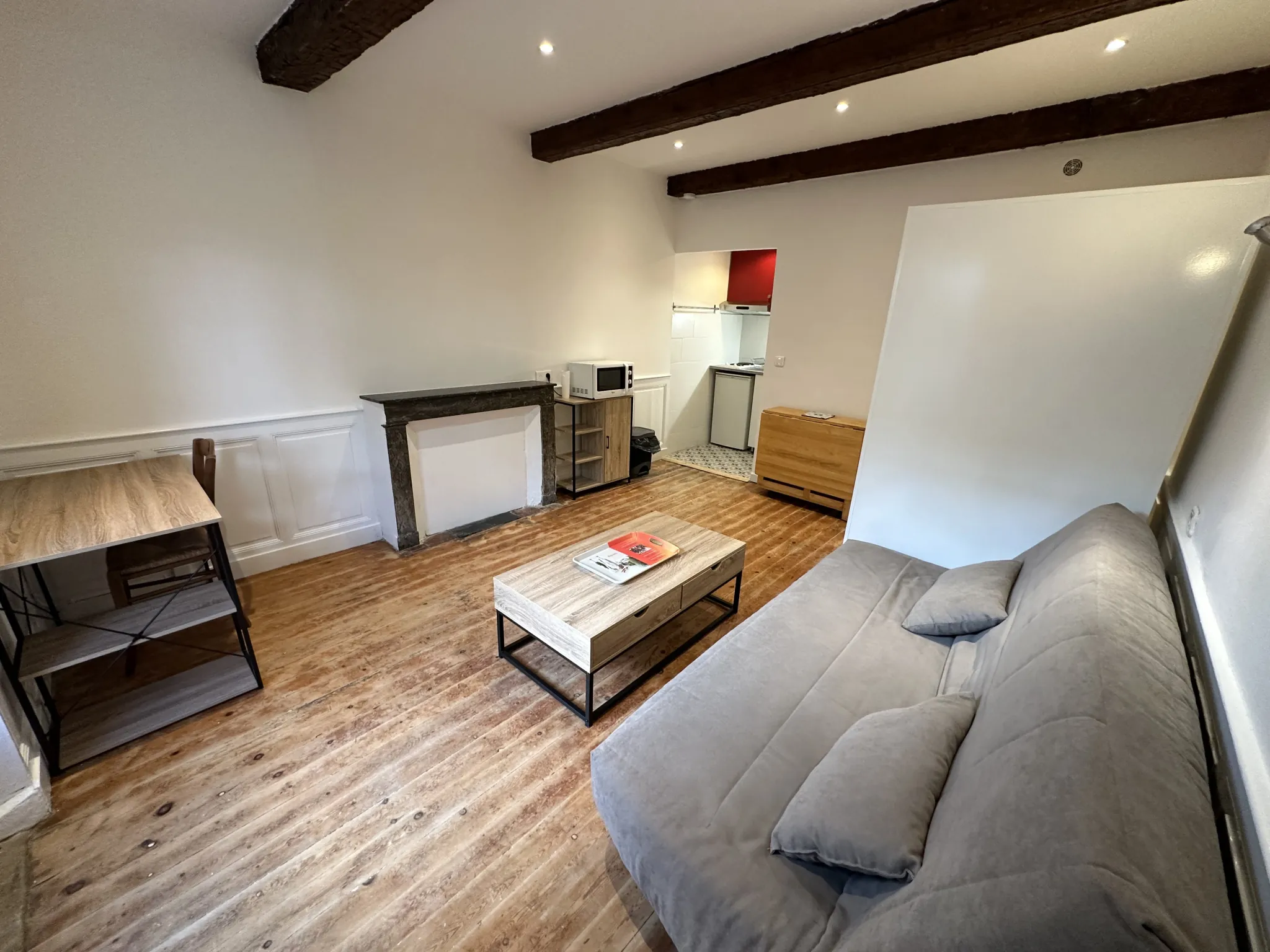 Studio rénové de 22 m² à Aix-en-Provence avec terrasse – Investissement locatif
