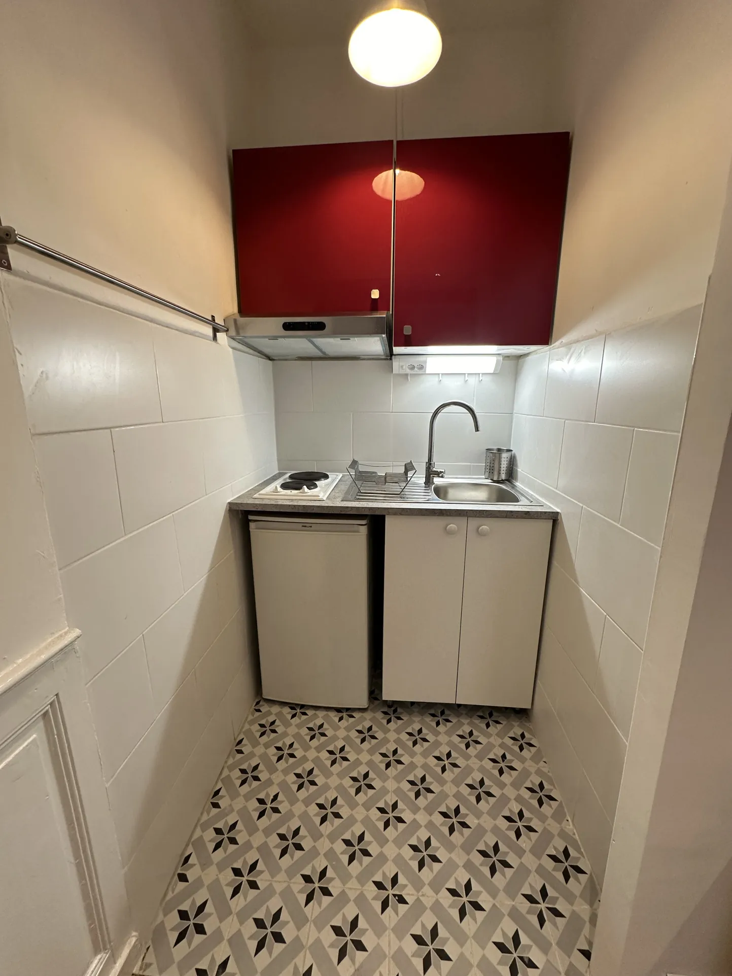 Studio rénové de 22 m² à Aix-en-Provence avec terrasse – Investissement locatif 