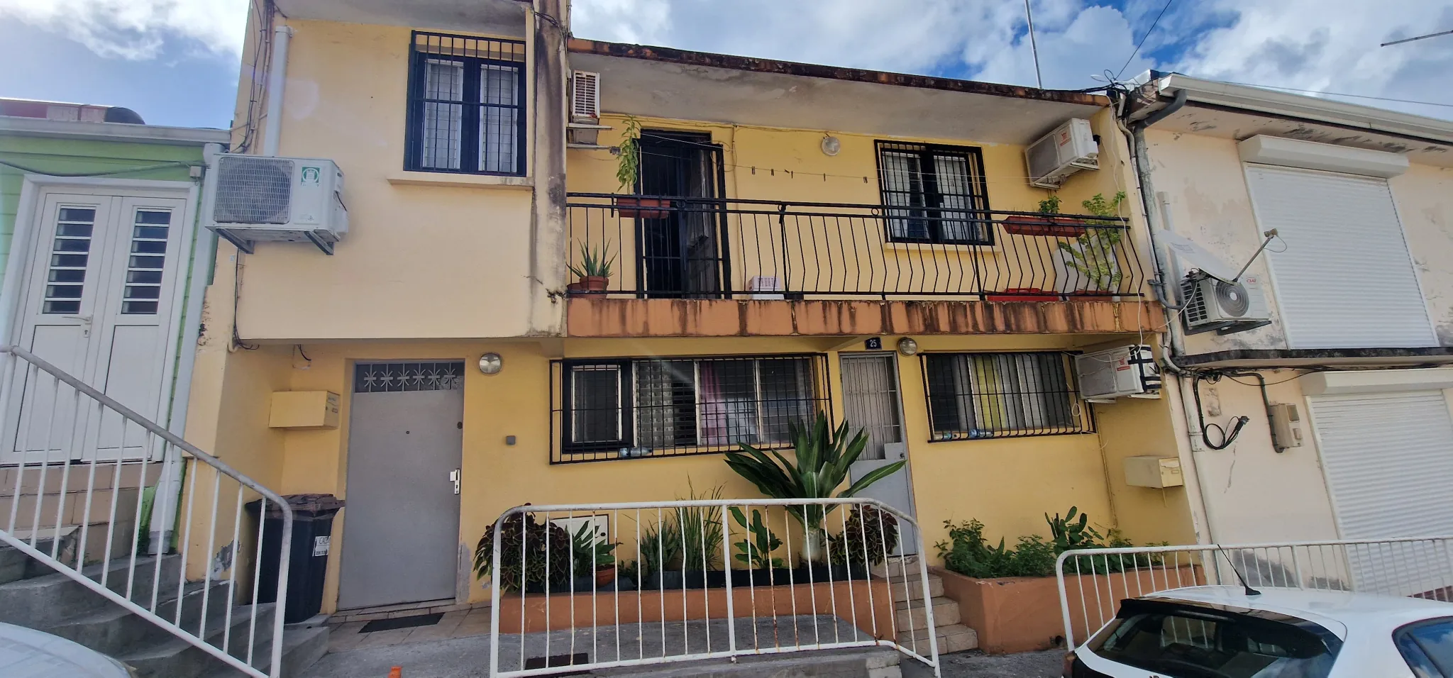 Maison de ville à vendre au Lamentin - 3 chambres, 2 niveaux, 140 000 €