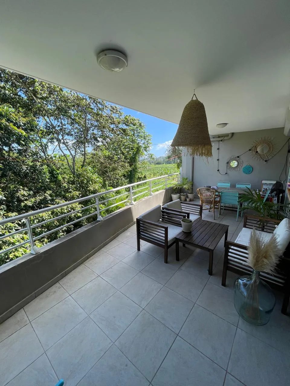 Appartement T3 avec terrasse, garage, proche commodités au Lamentin 