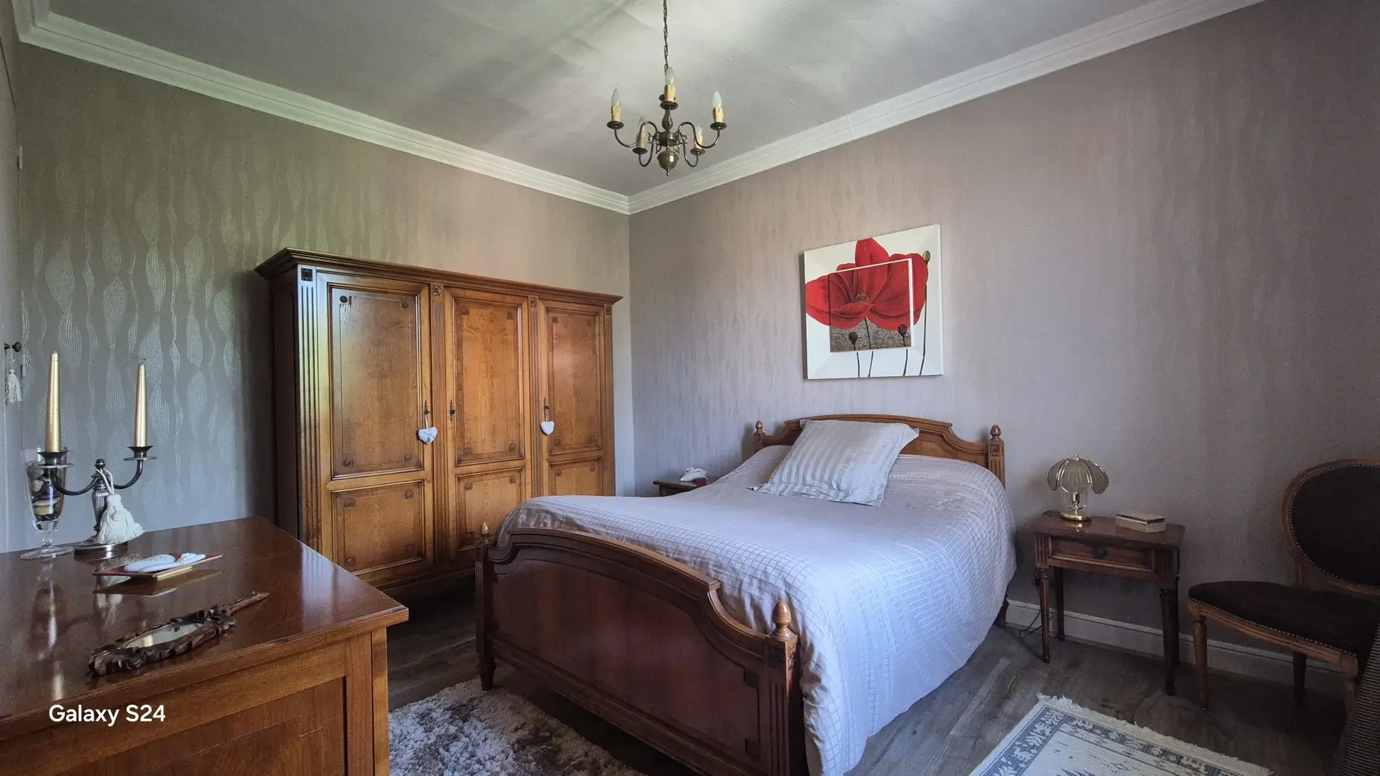 Maison rénovée de 73 m² à Roussillon avec jardin et garage 