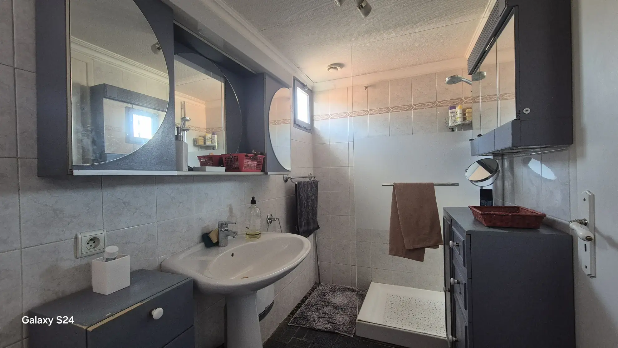 Maison rénovée de 73 m² à Roussillon avec jardin et garage 