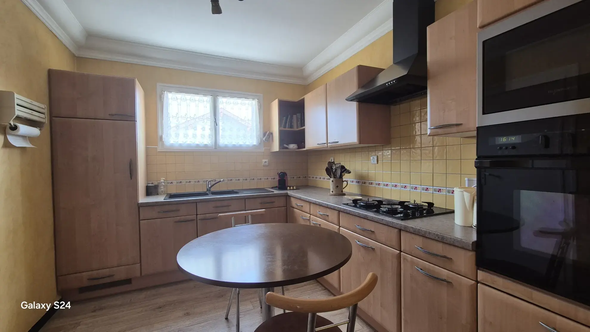 Maison rénovée de 73 m² à Roussillon avec jardin et garage 