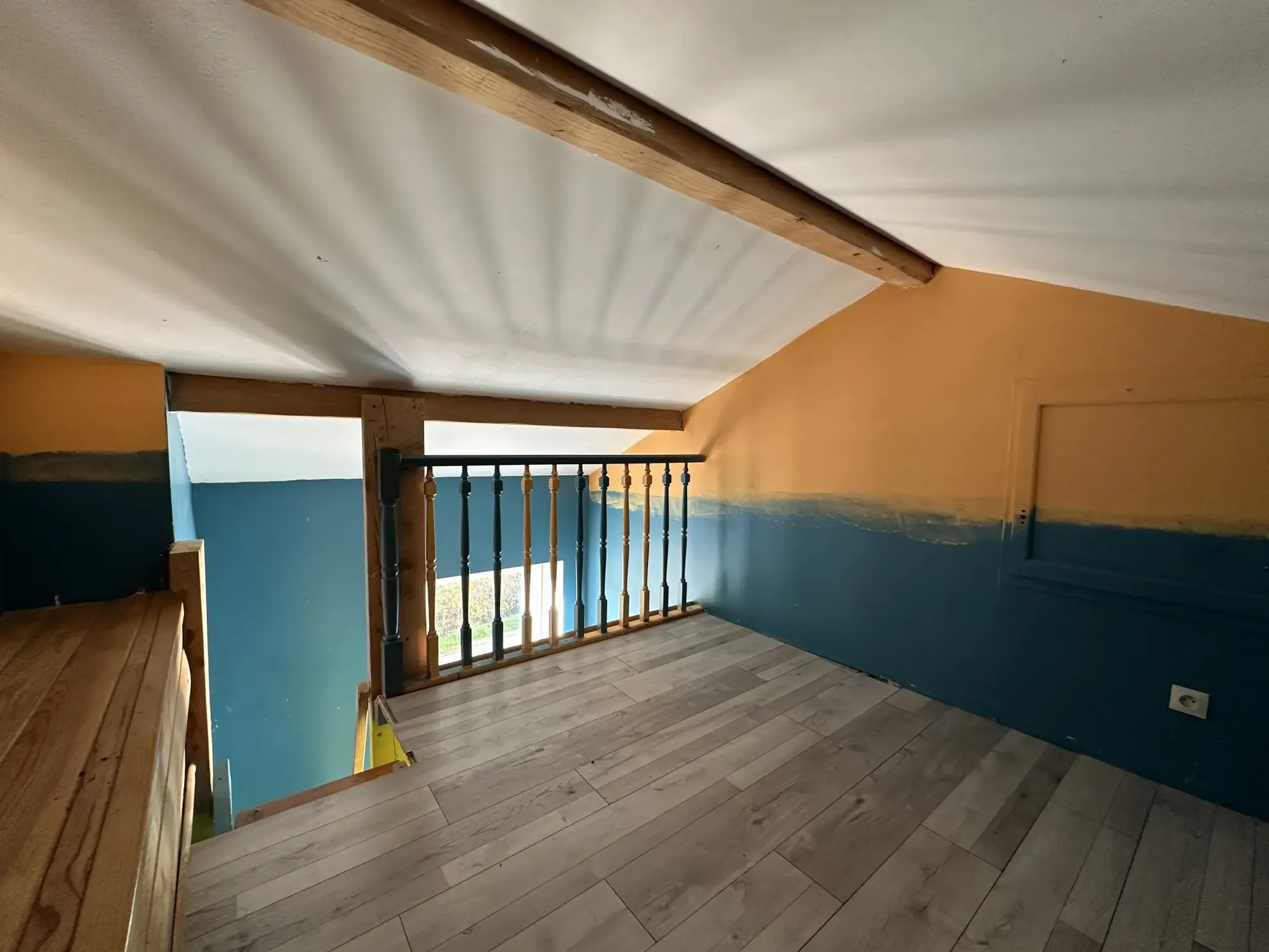 Maison à Perreux avec dépendances et grand terrain plat - idéal famille 