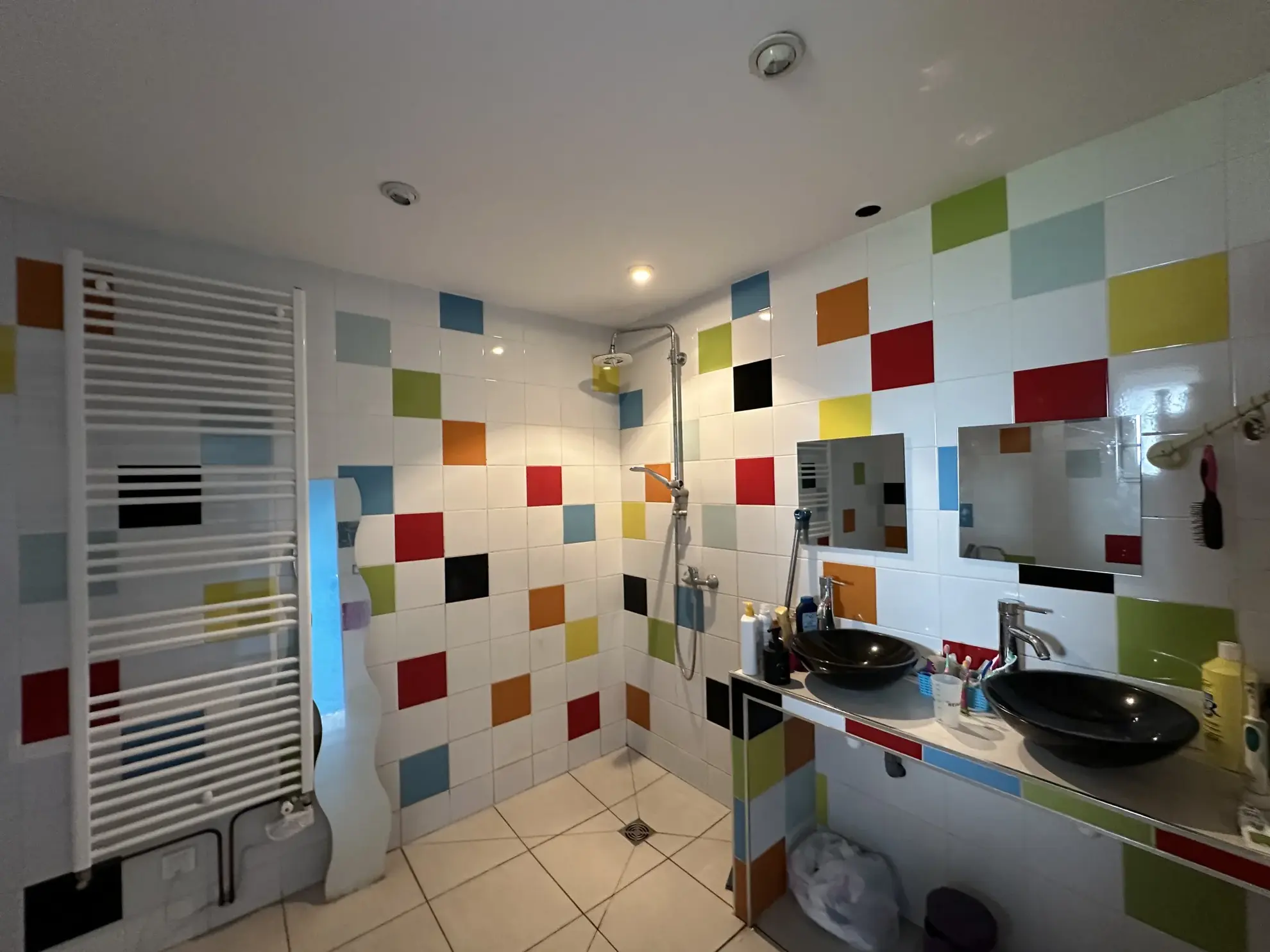 Maison à Perreux avec dépendances et grand terrain plat - idéal famille 