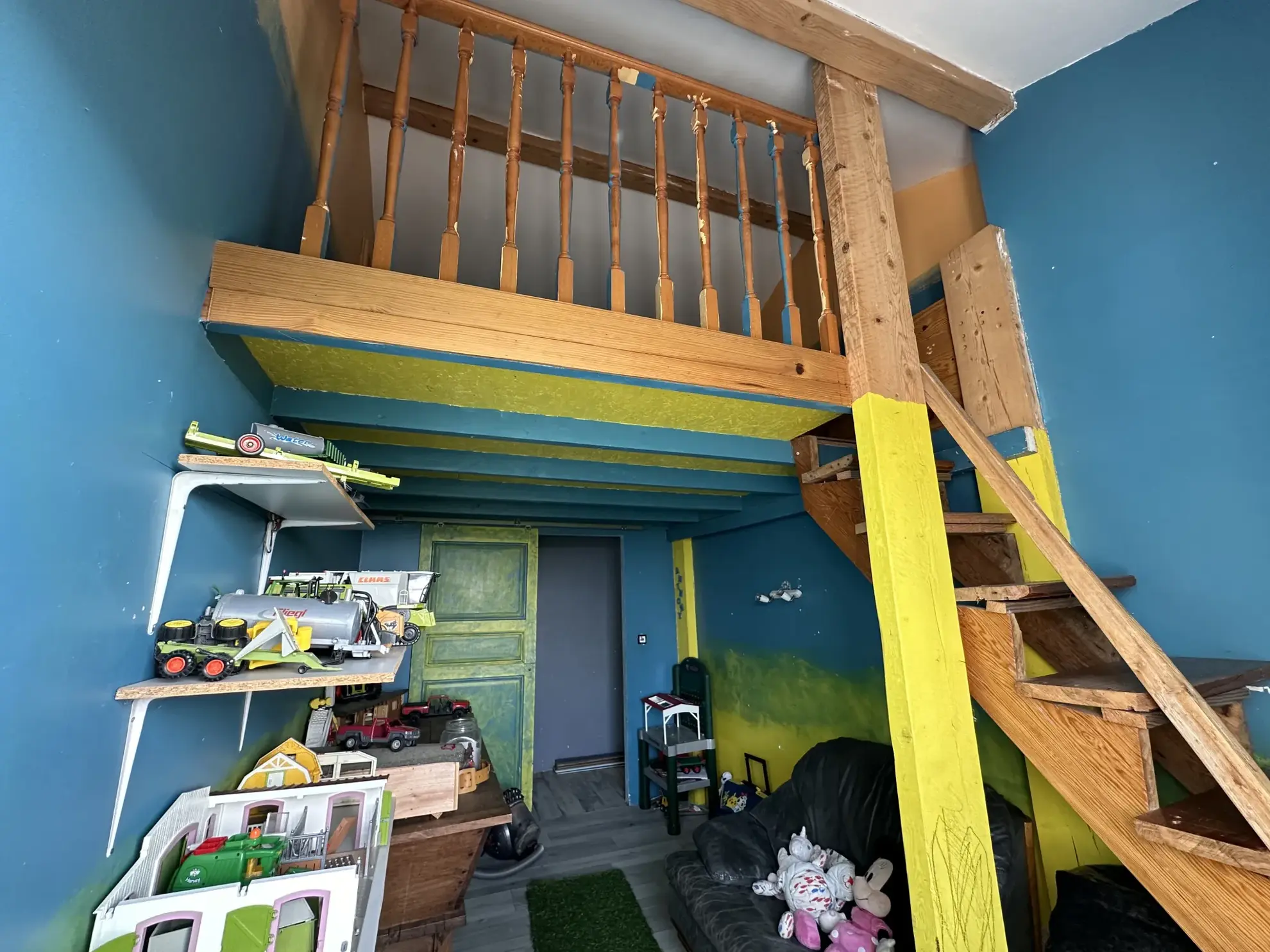 Maison à Perreux avec dépendances et grand terrain plat - idéal famille 