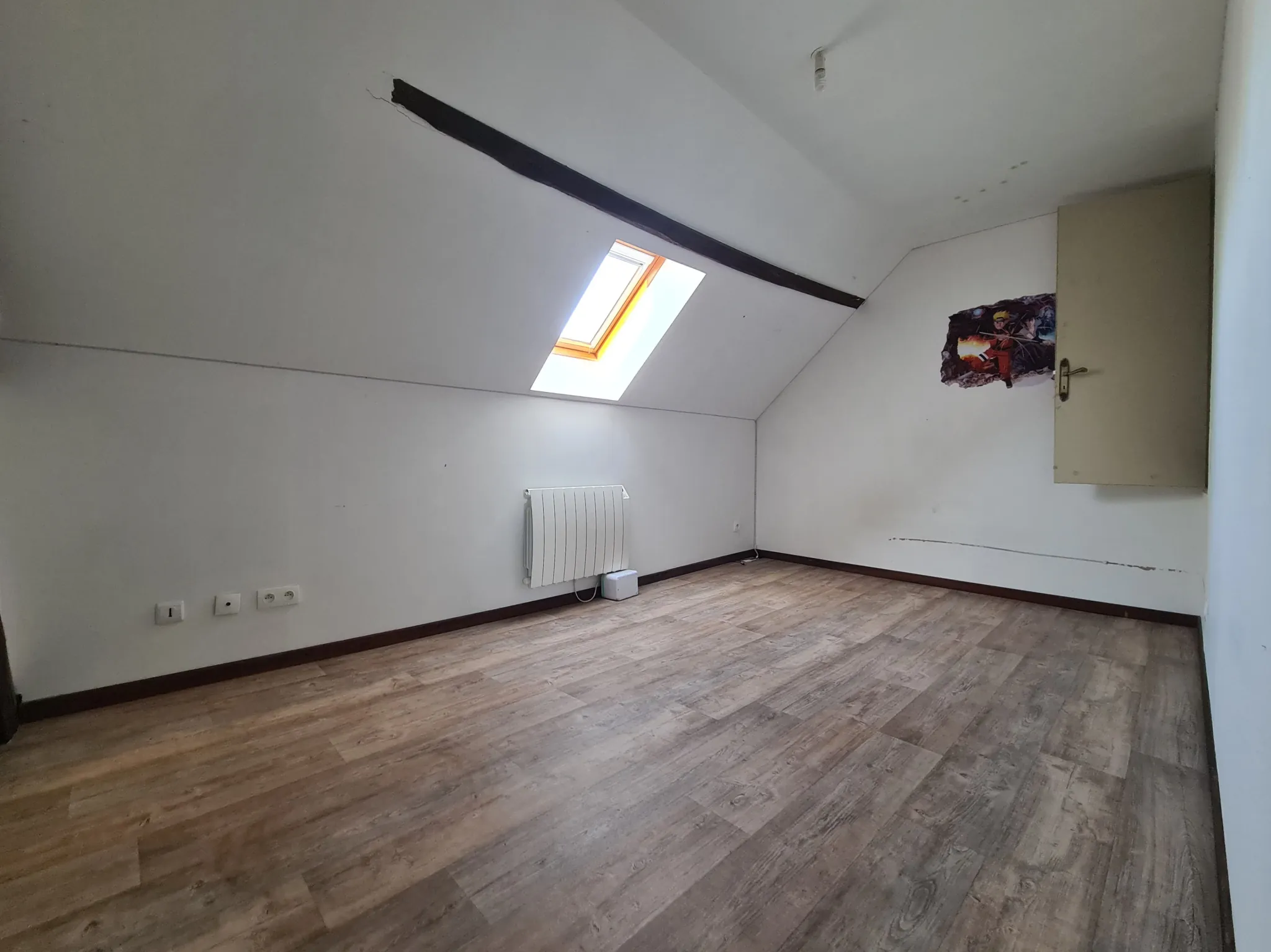 Maison avec deux logements à Beaumont-la-Ferrière - Bon état, possibilité de réunification 