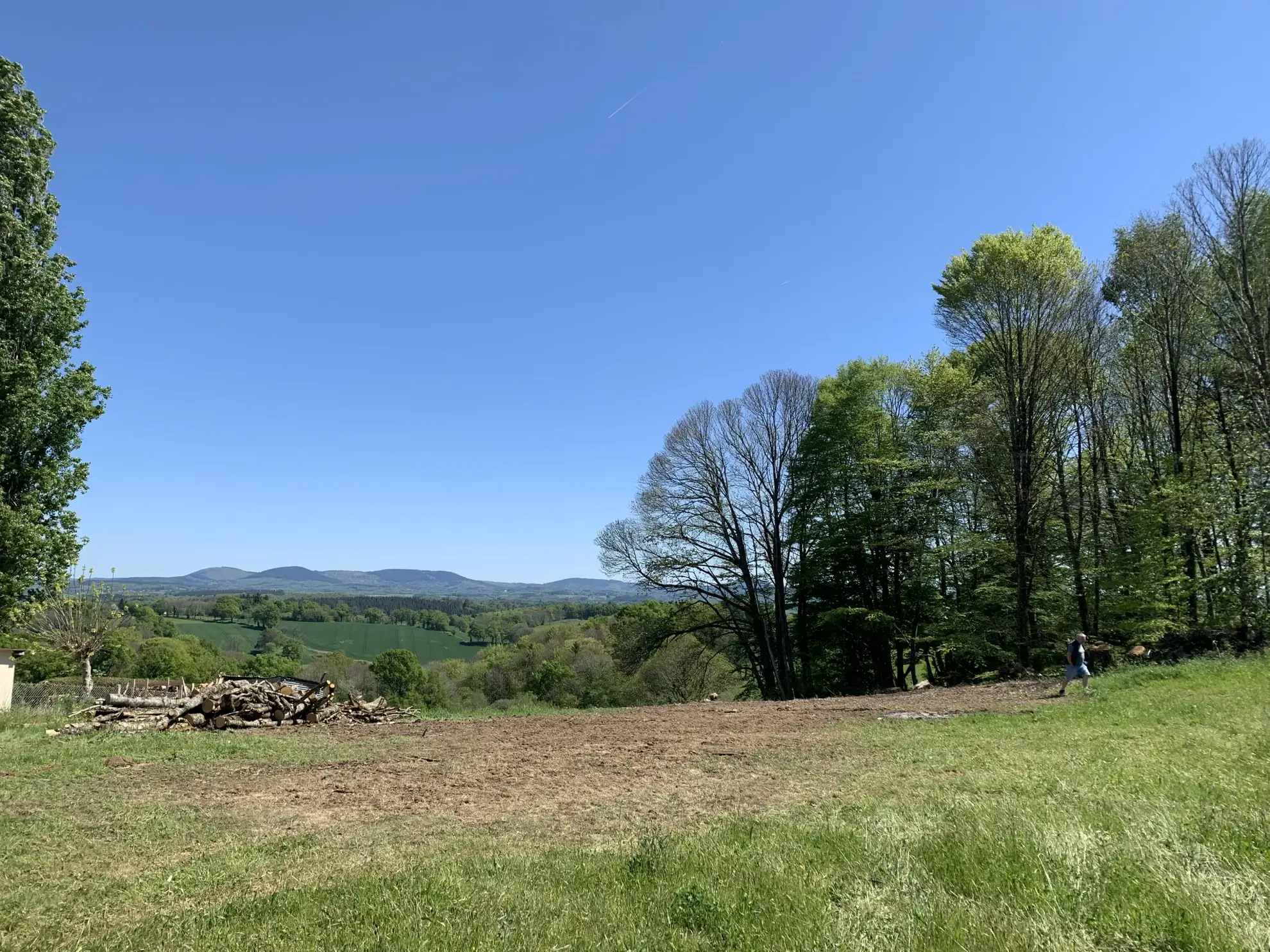 Terrain à bâtir avec vue panoramique à Seilhac – 2754 m² 