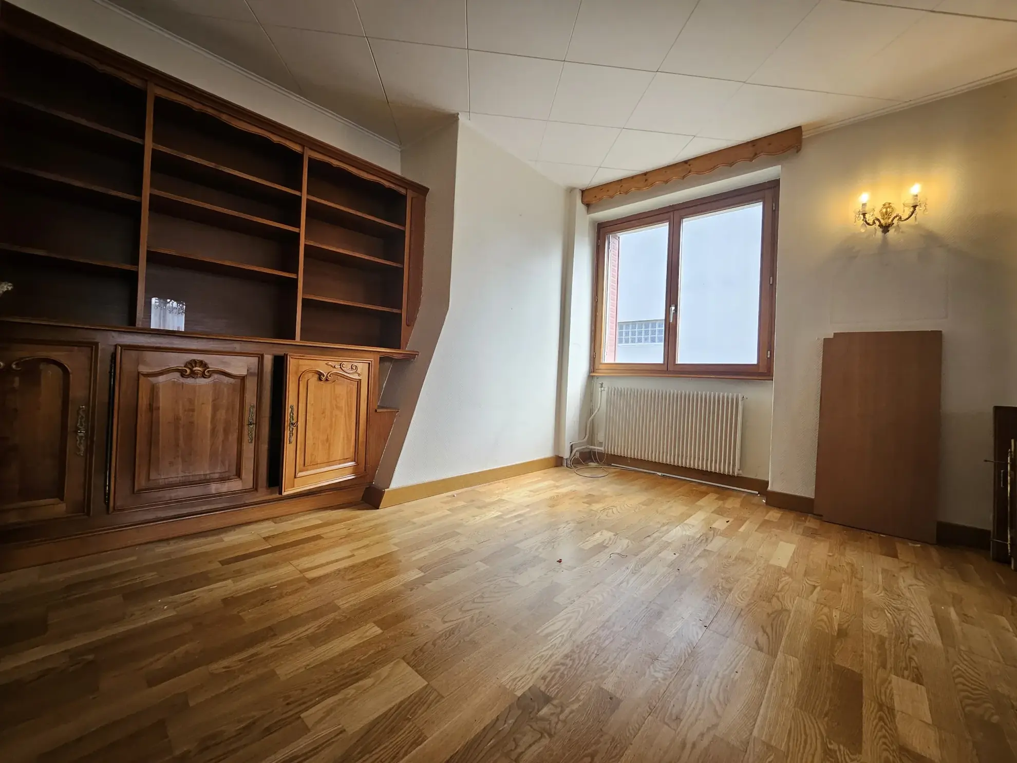 Maison à rénover de 220 m² au centre de Pontarlier avec jardin et atelier 