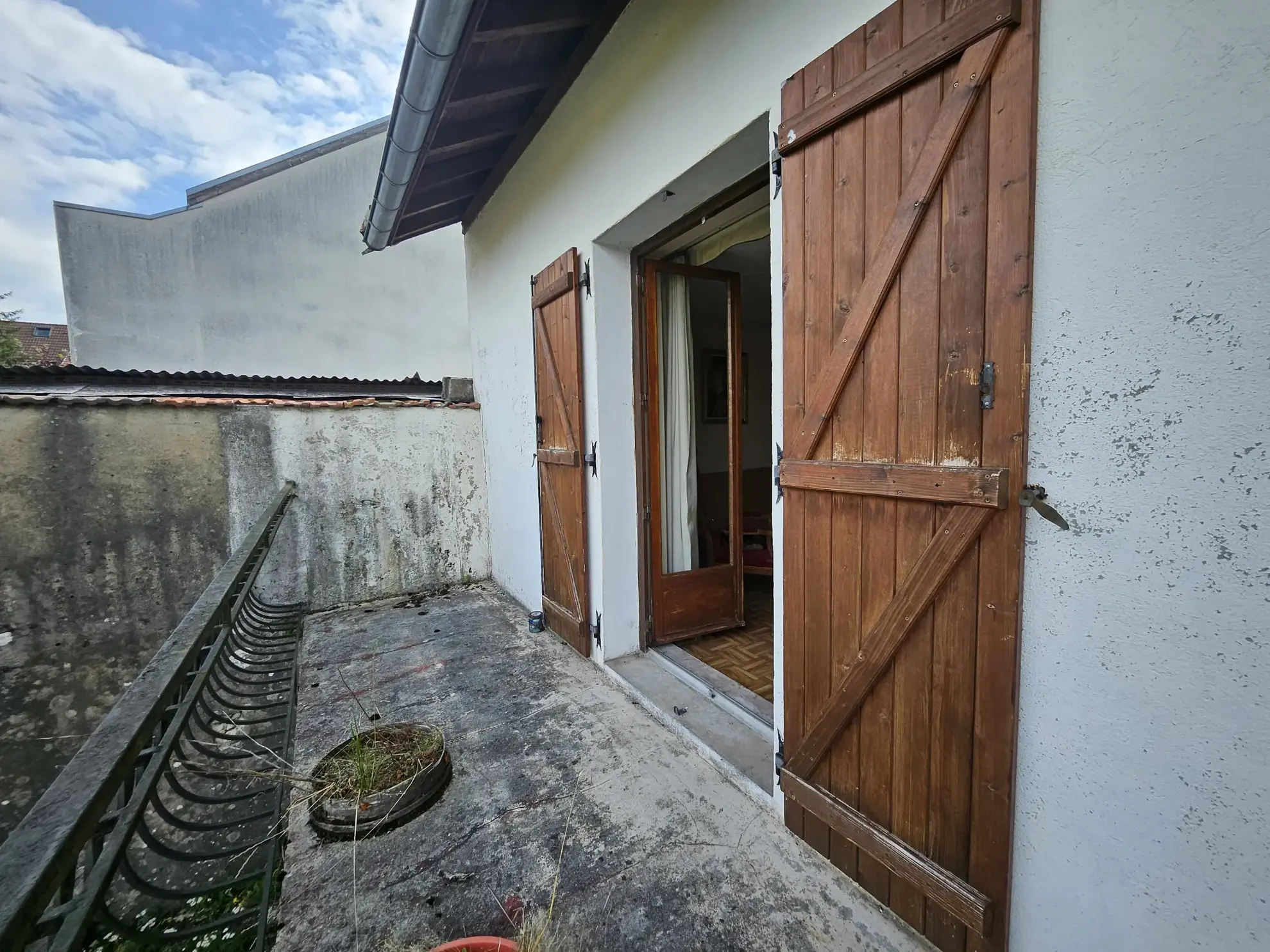 Maison à rénover de 220 m² au centre de Pontarlier avec jardin et atelier 