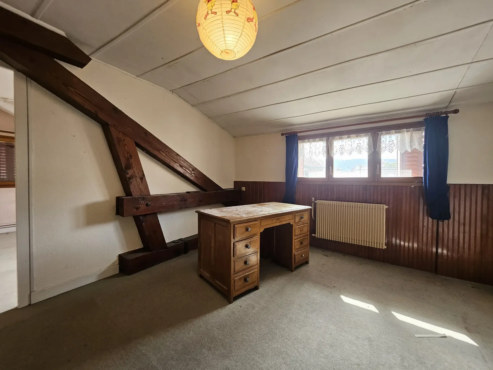 Maison à rénover de 220 m² au centre de Pontarlier avec jardin et atelier 